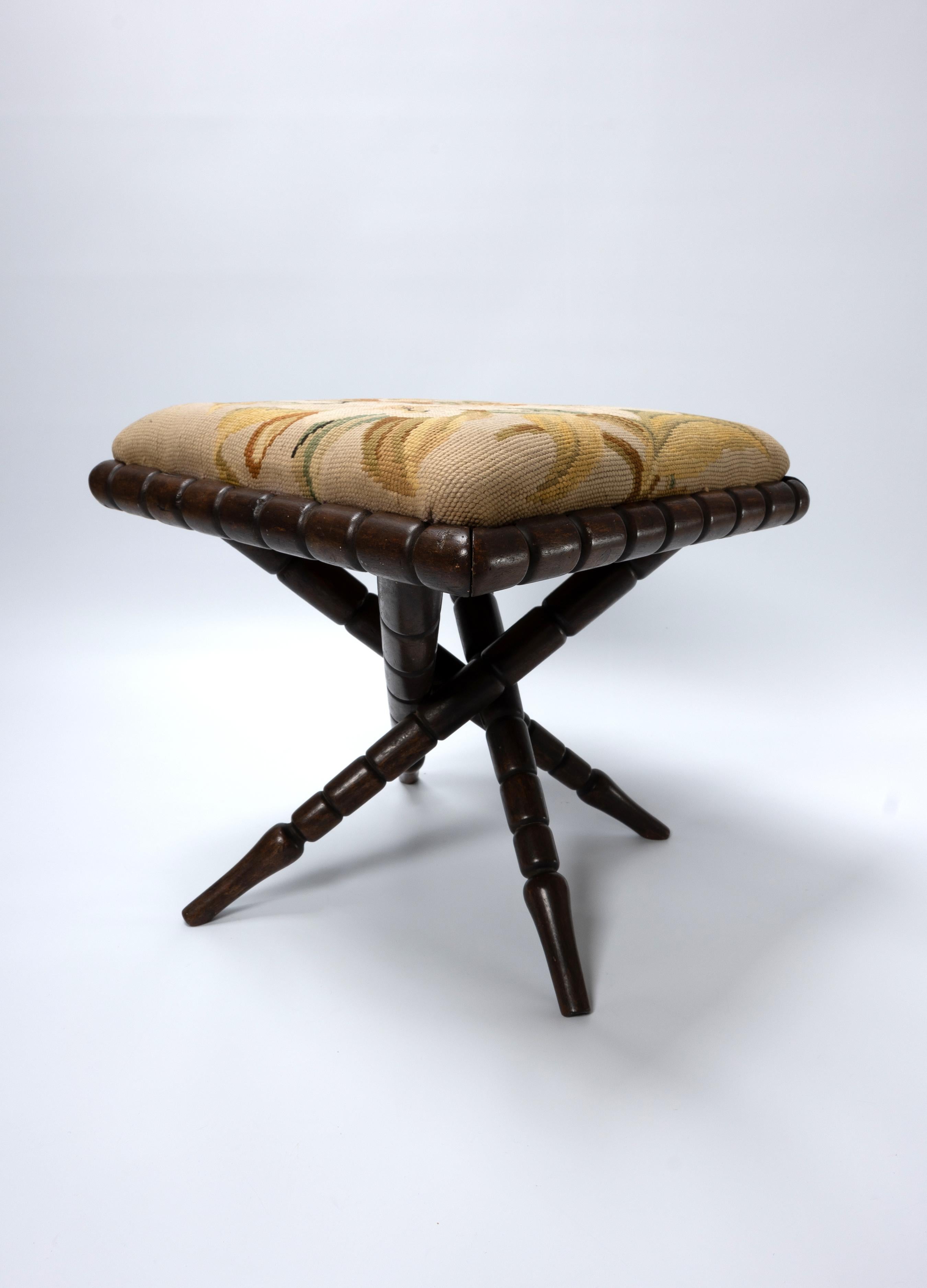 XIXe siècle Antique tabouret Bobbin anglais du 19ème siècle à l'aiguille C.1880 en vente