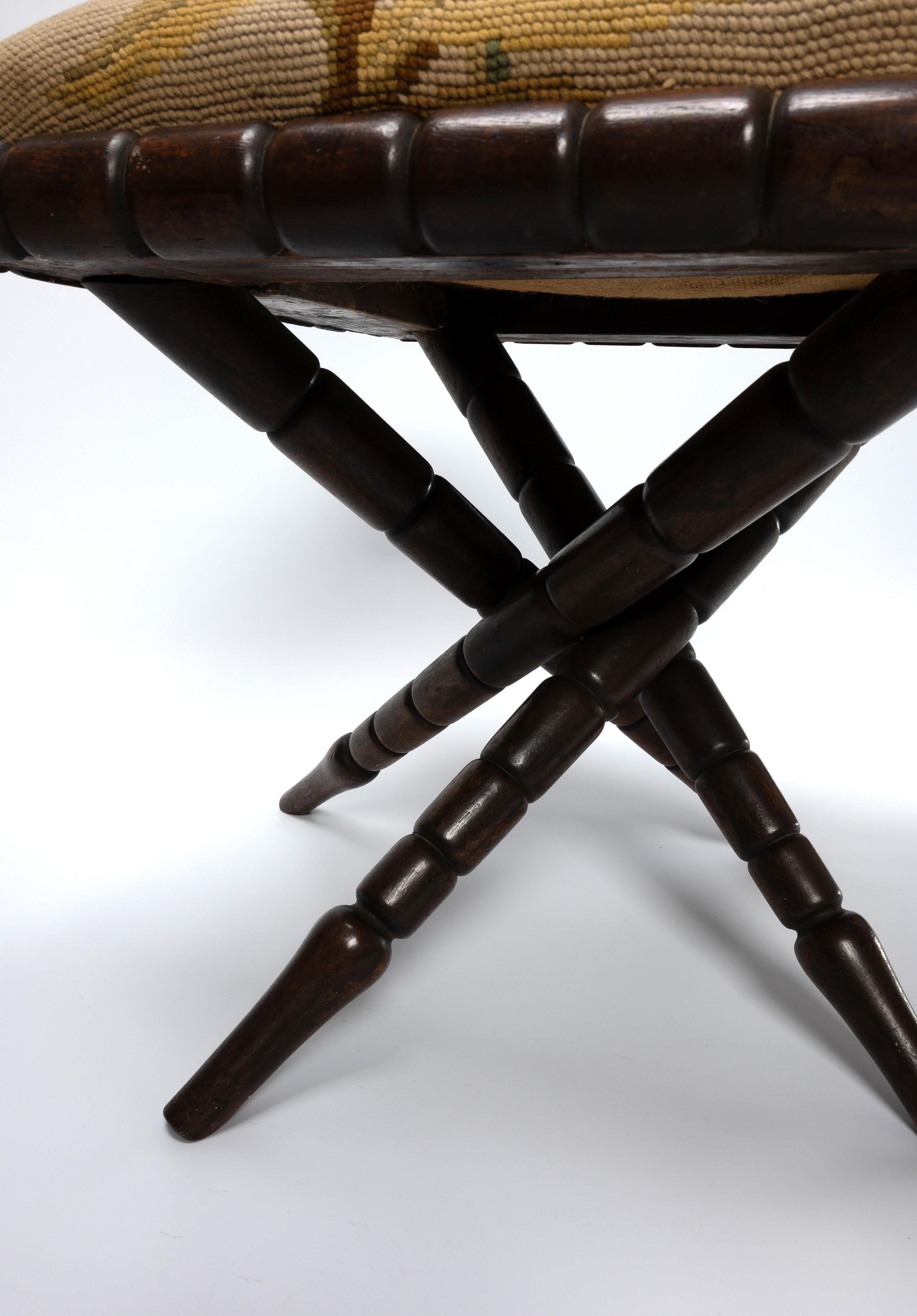 Laine Antique tabouret Bobbin anglais du 19ème siècle à l'aiguille C.1880 en vente