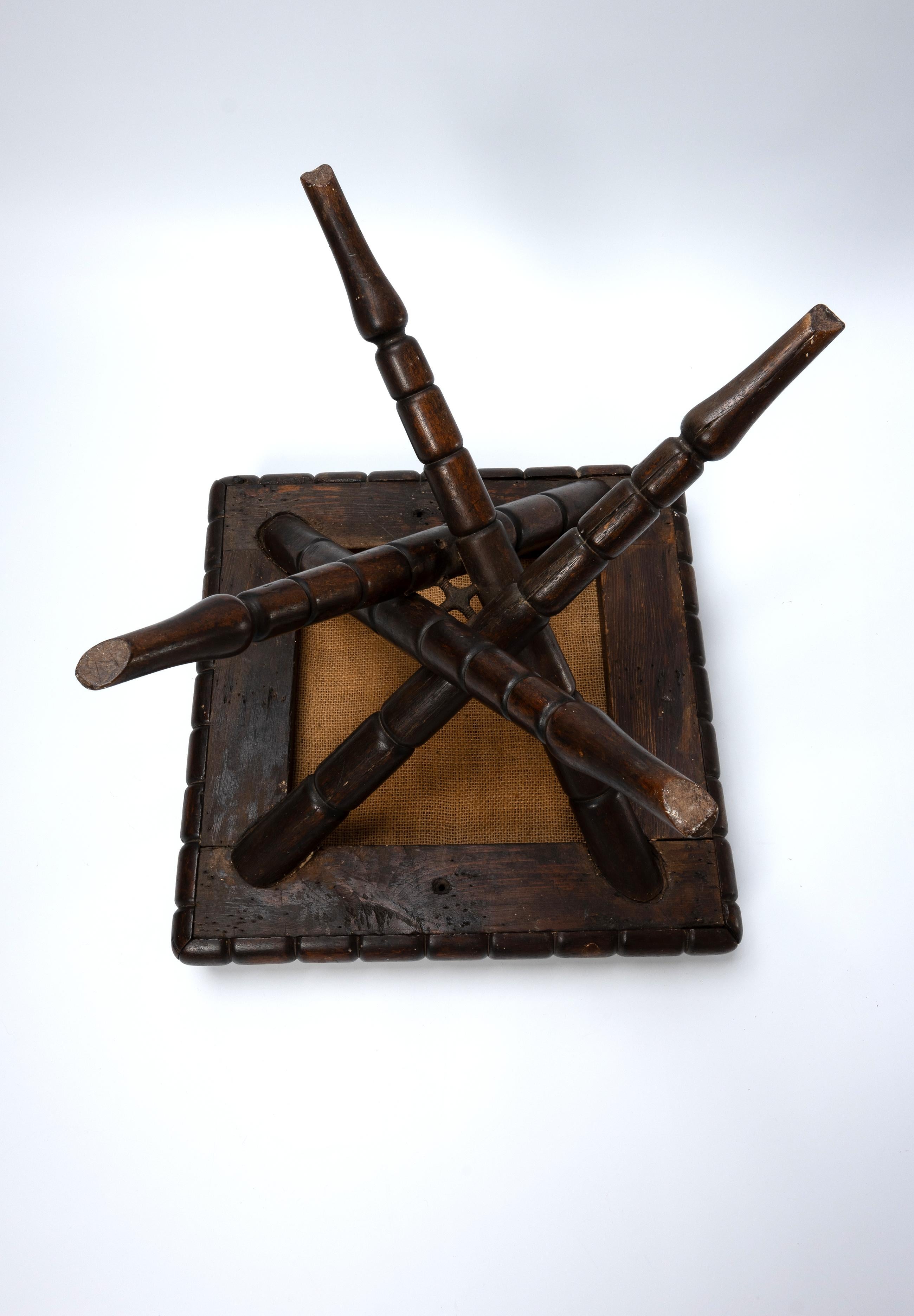 Antique tabouret Bobbin anglais du 19ème siècle à l'aiguille C.1880 en vente 1