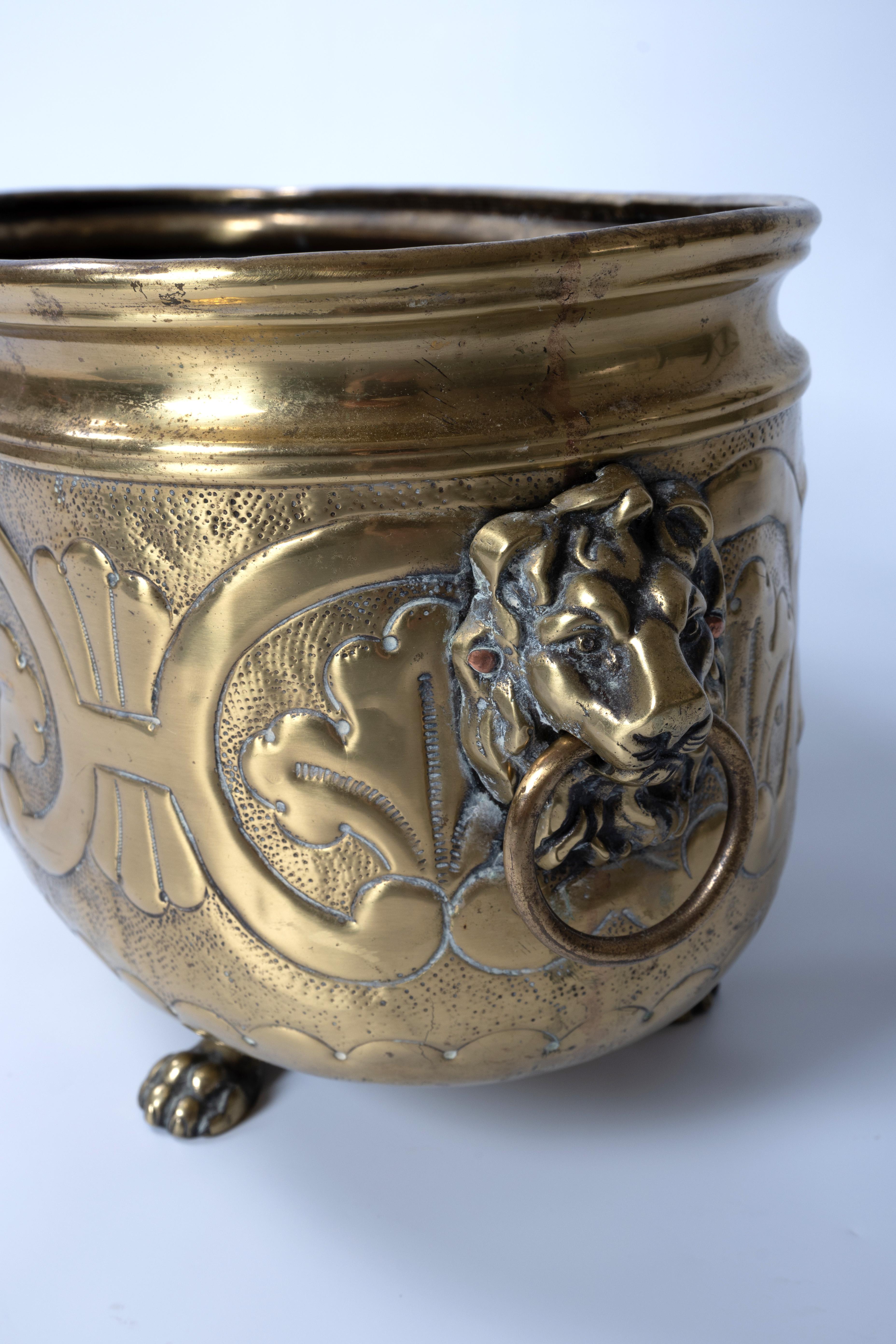 Antique English 19th Century Oval Brass Jardinière Planter Lion's Head For Sale 2