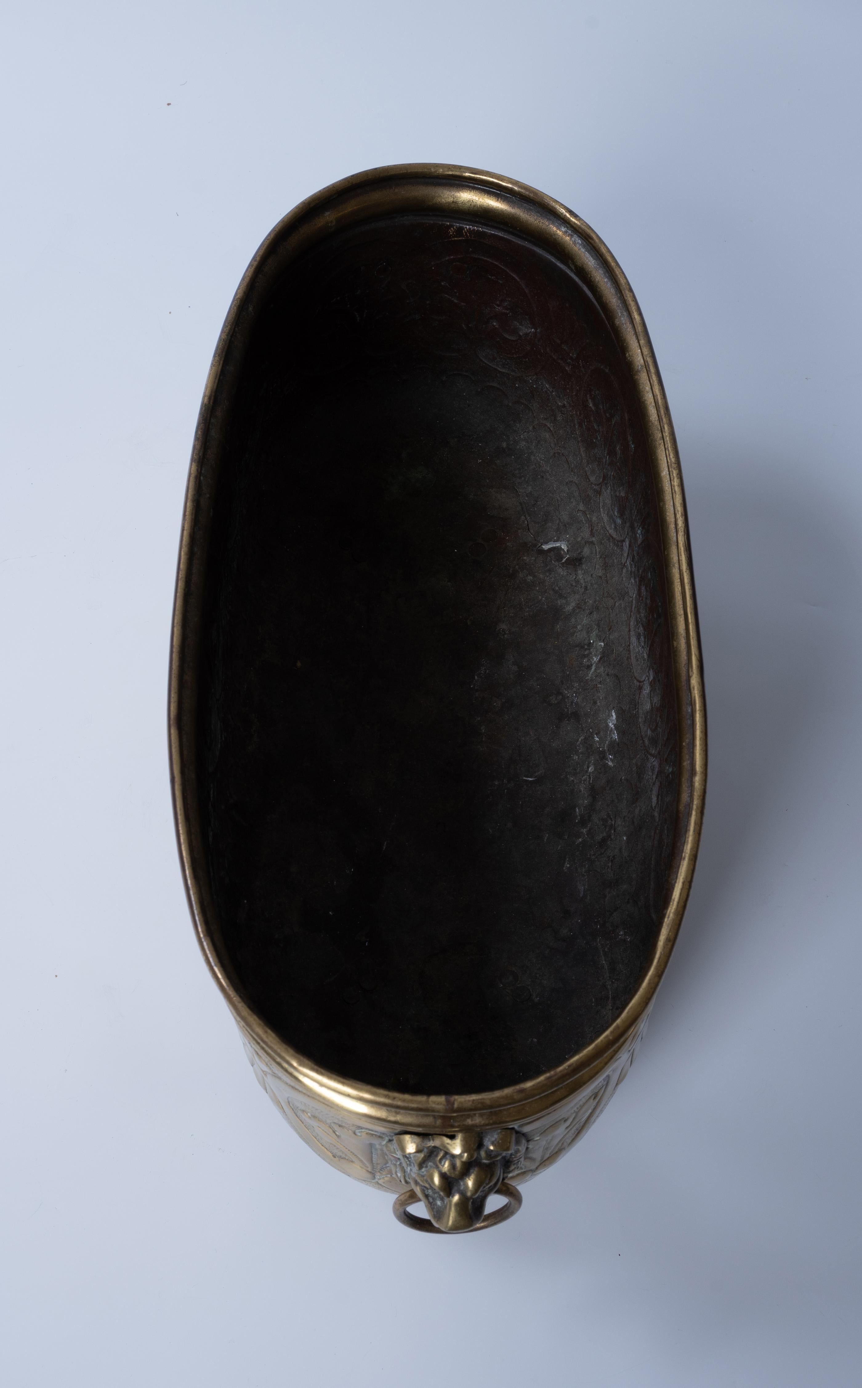Antique English 19th Century Oval Brass Jardinière Planter Lion's Head For Sale 3