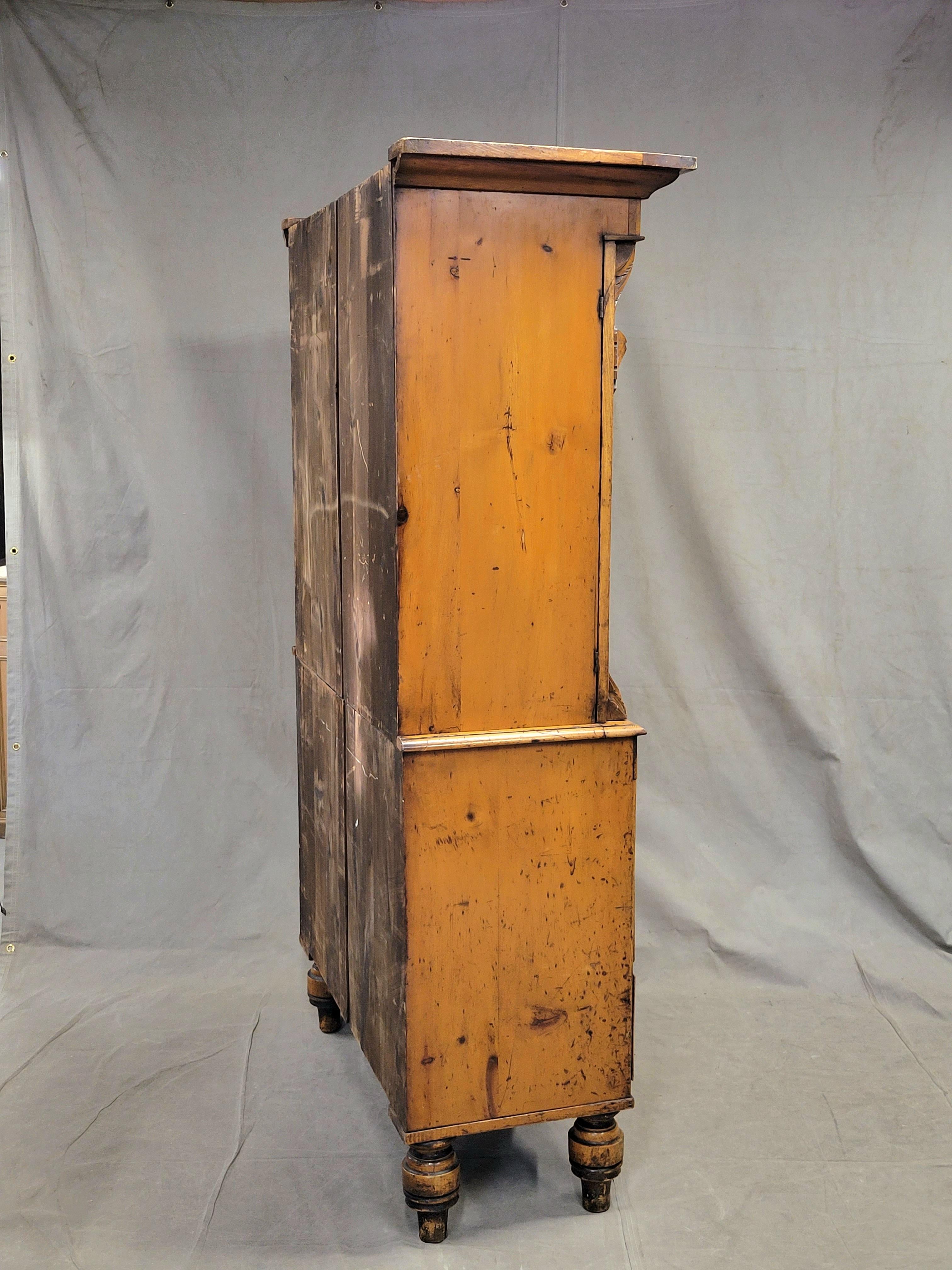 Antique English 19th Century Pine and Elm Linen Press For Sale 5