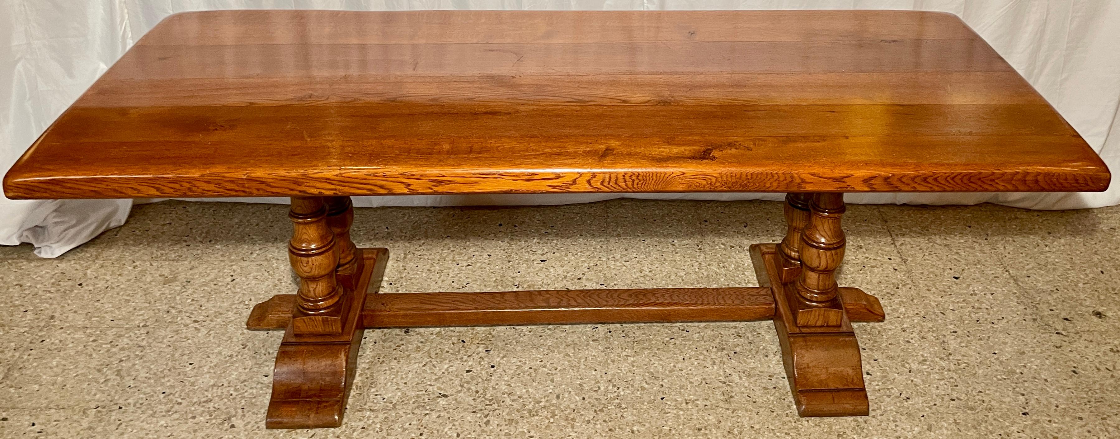 Ancienne table à tréteaux en chêne massif doré anglais du 19e siècle.