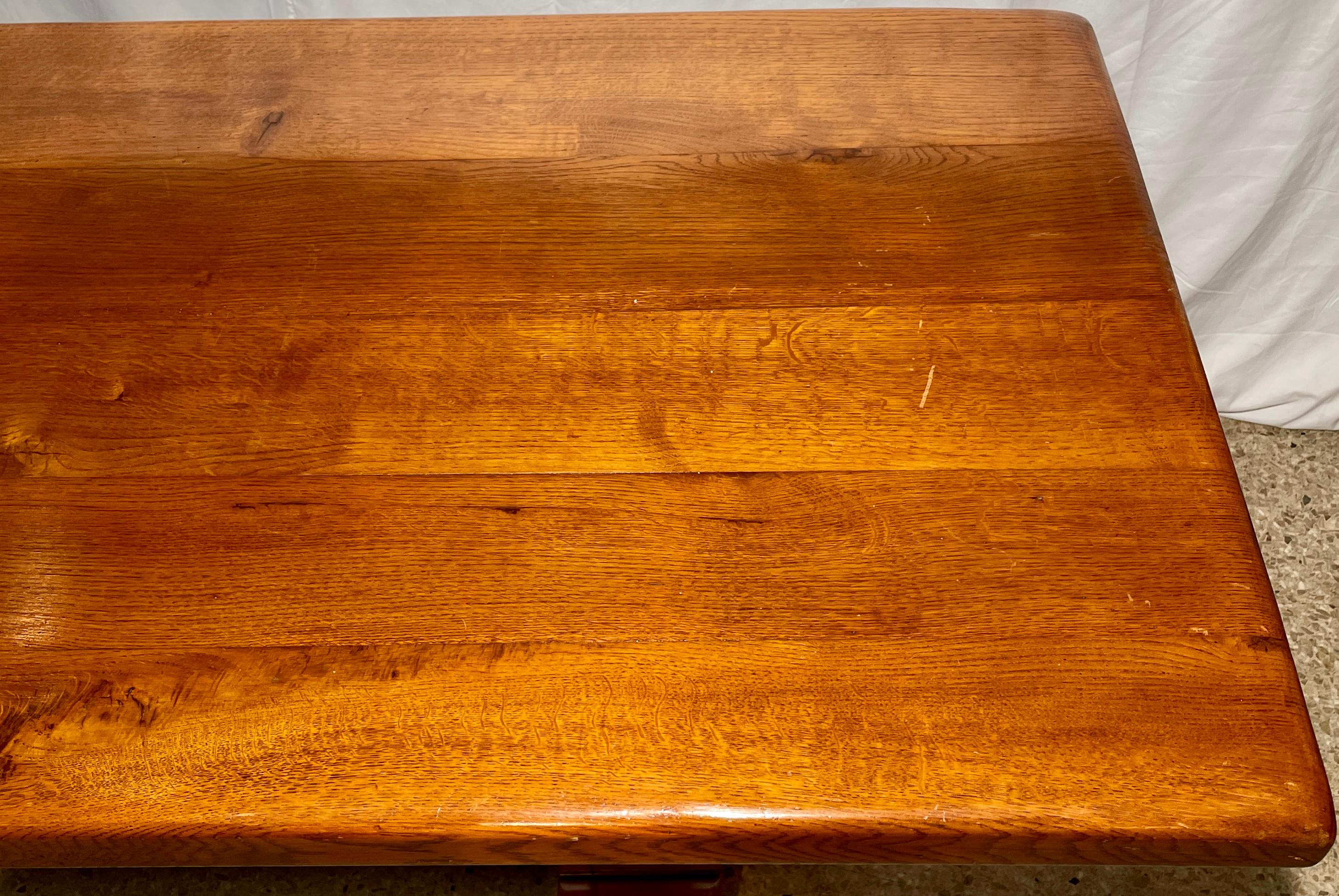 Anglais Ancienne table à tréteaux anglaise du 19ème siècle en chêne doré massif en vente