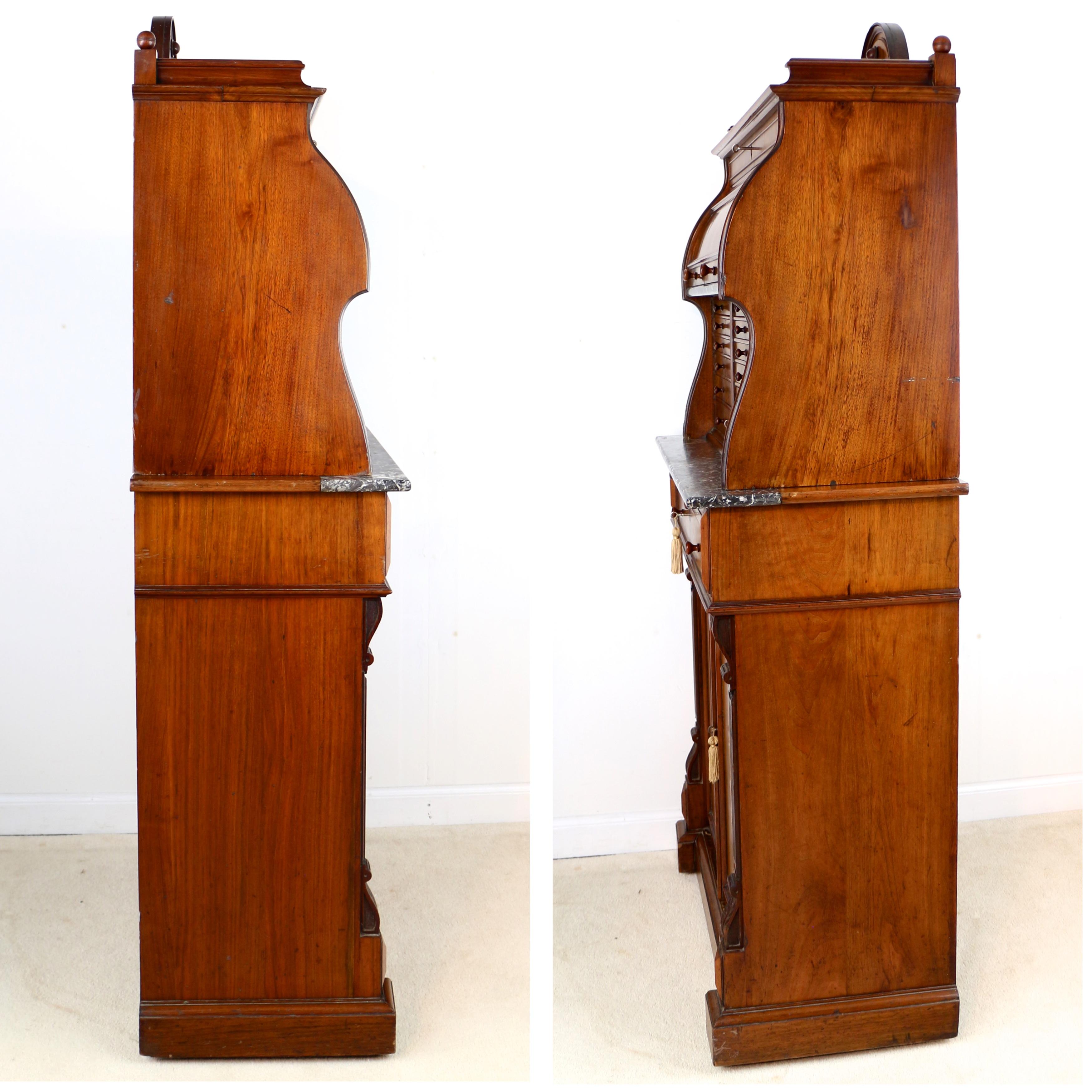Ancienne armoire de collection victorienne anglaise du 19ème siècle en ronce de noyer pourothicien en vente 13