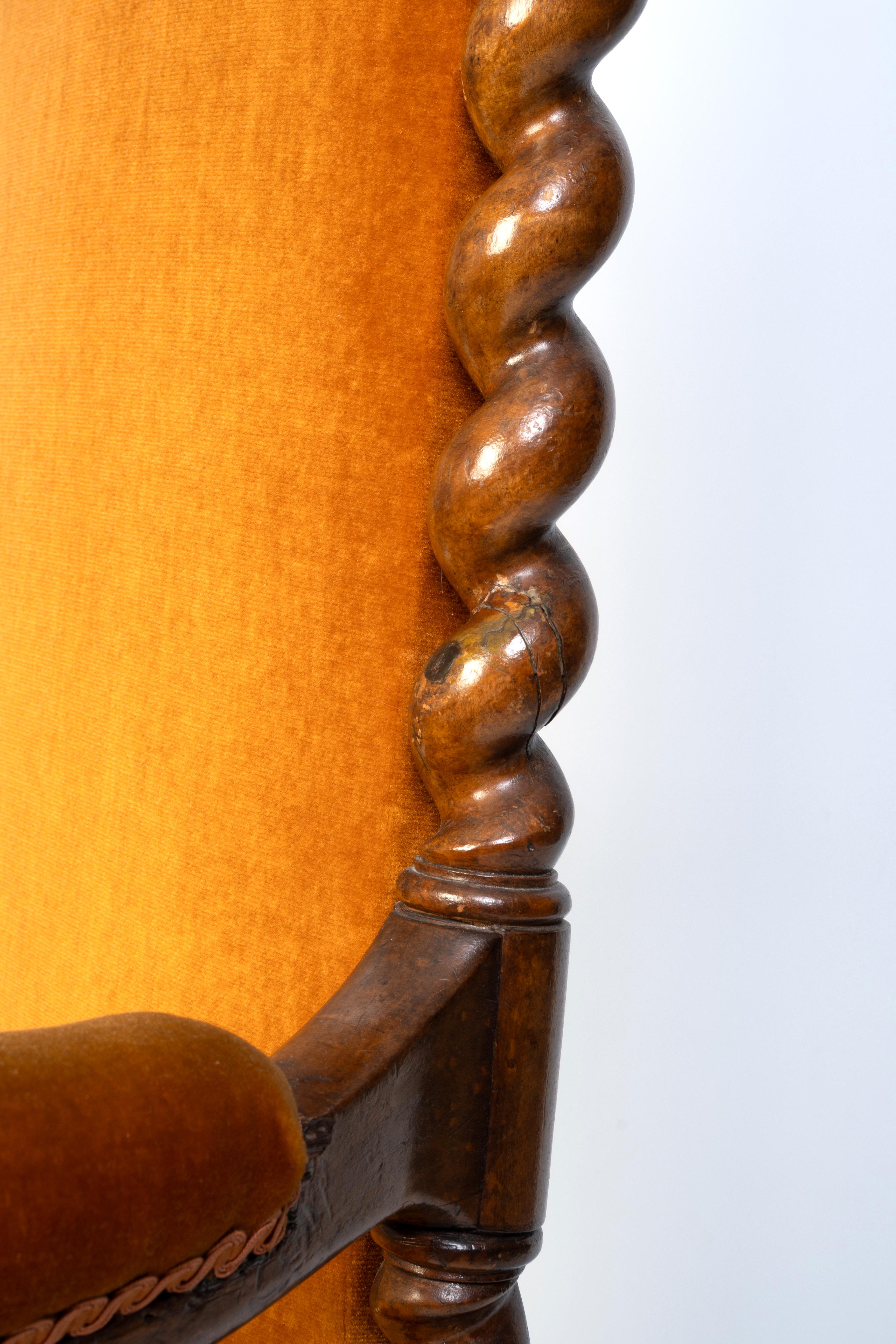 Ancien fauteuil anglais du 19ème siècle en noyer Barley Twist Elbow Chair Fauteuil en vente 4