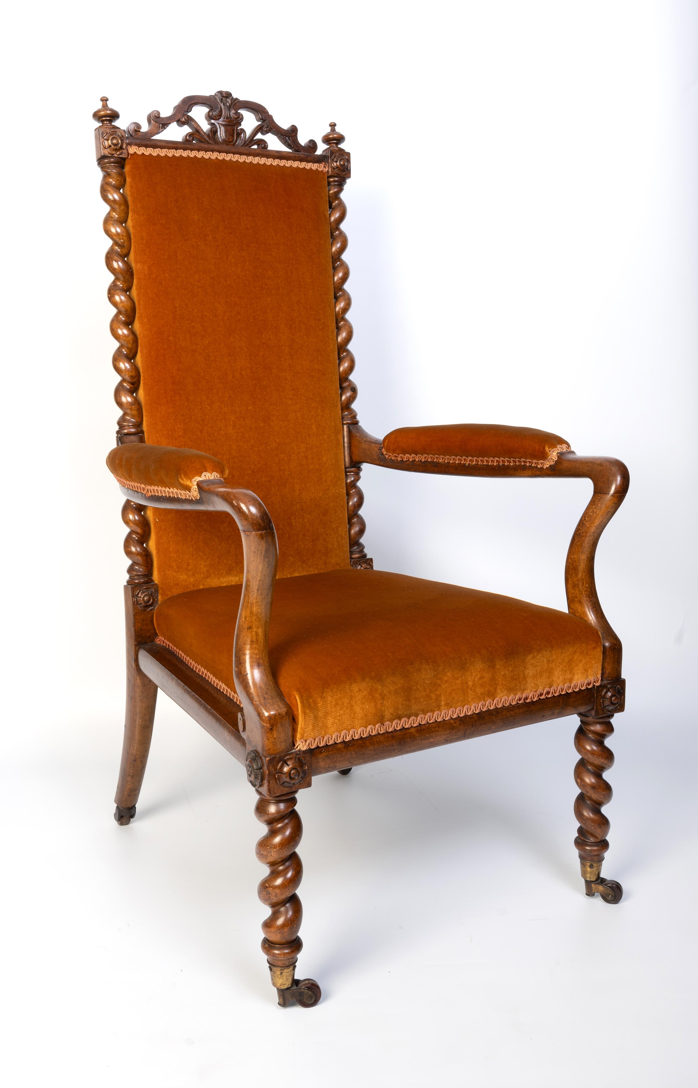 Ancien fauteuil anglais du 19ème siècle en noyer Barley Twist Elbow Chair Fauteuil 
Tapissé de façon traditionnelle et recouvert d'un tissu de velours orange en bon état de fonctionnement.
Monté sur des roulettes en laiton.
En excellent état, compte