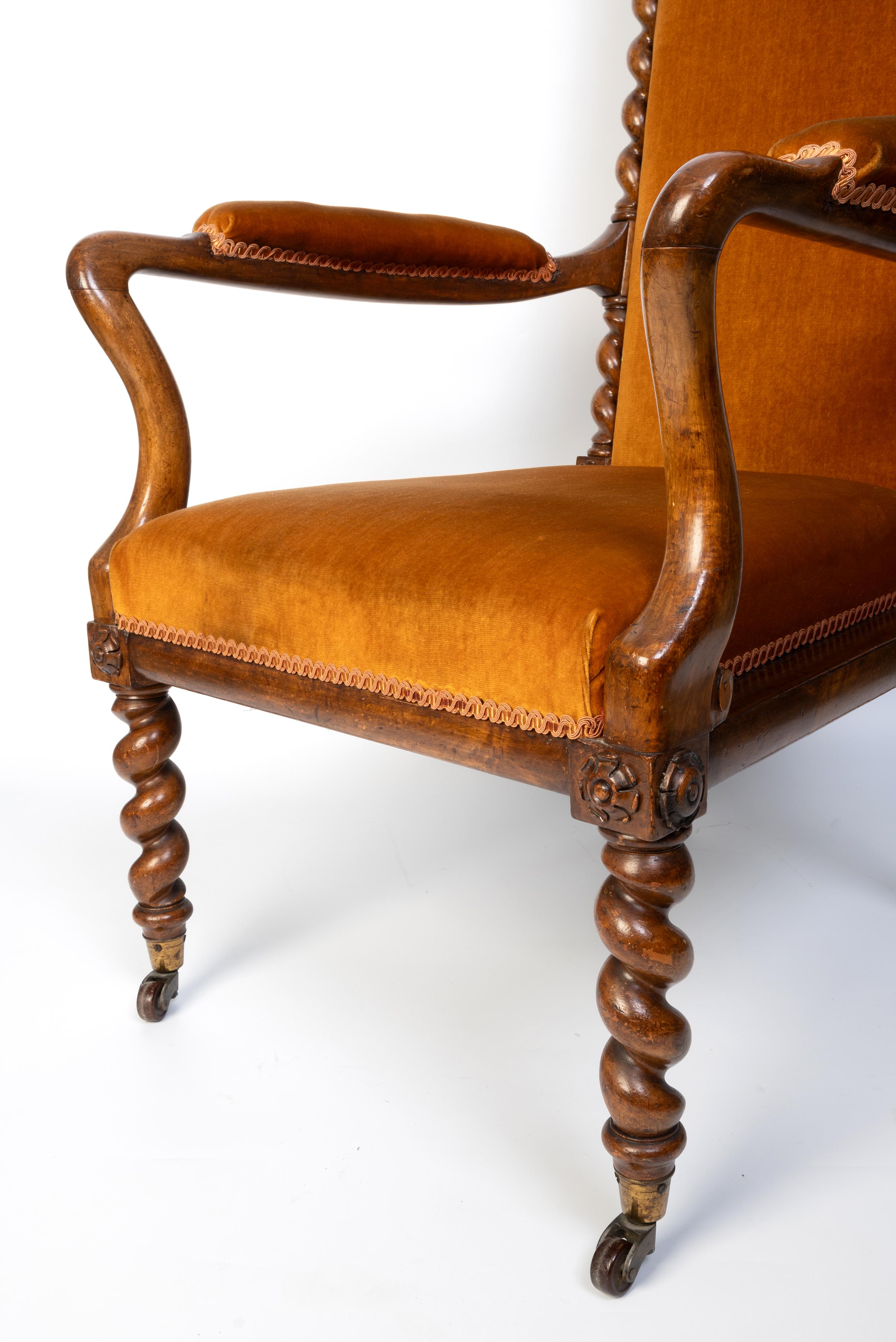 Victorien Ancien fauteuil anglais du 19ème siècle en noyer Barley Twist Elbow Chair Fauteuil en vente
