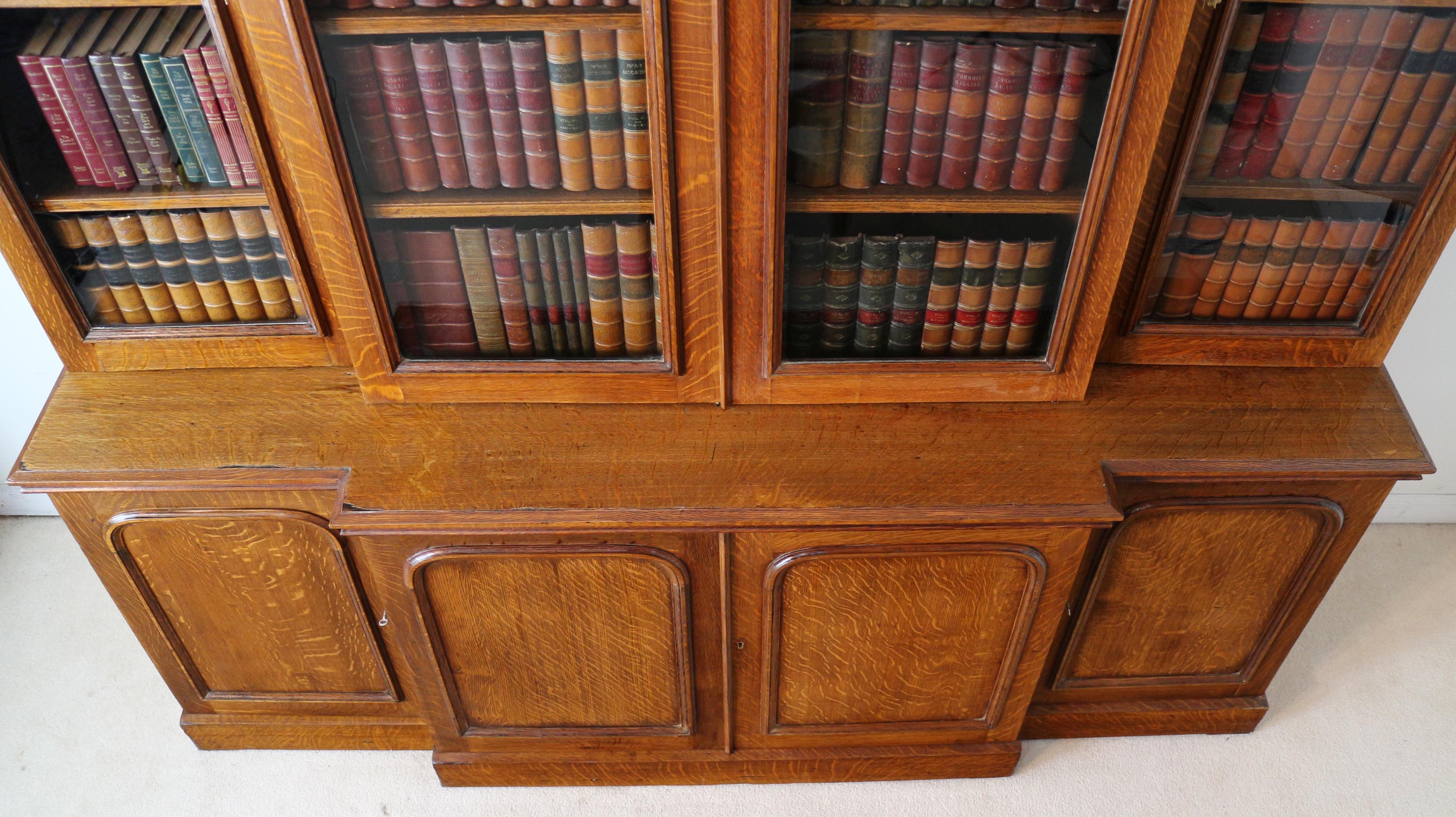 Antique English 19th Century William IV Oak Breakfront Bookcase For Sale 4