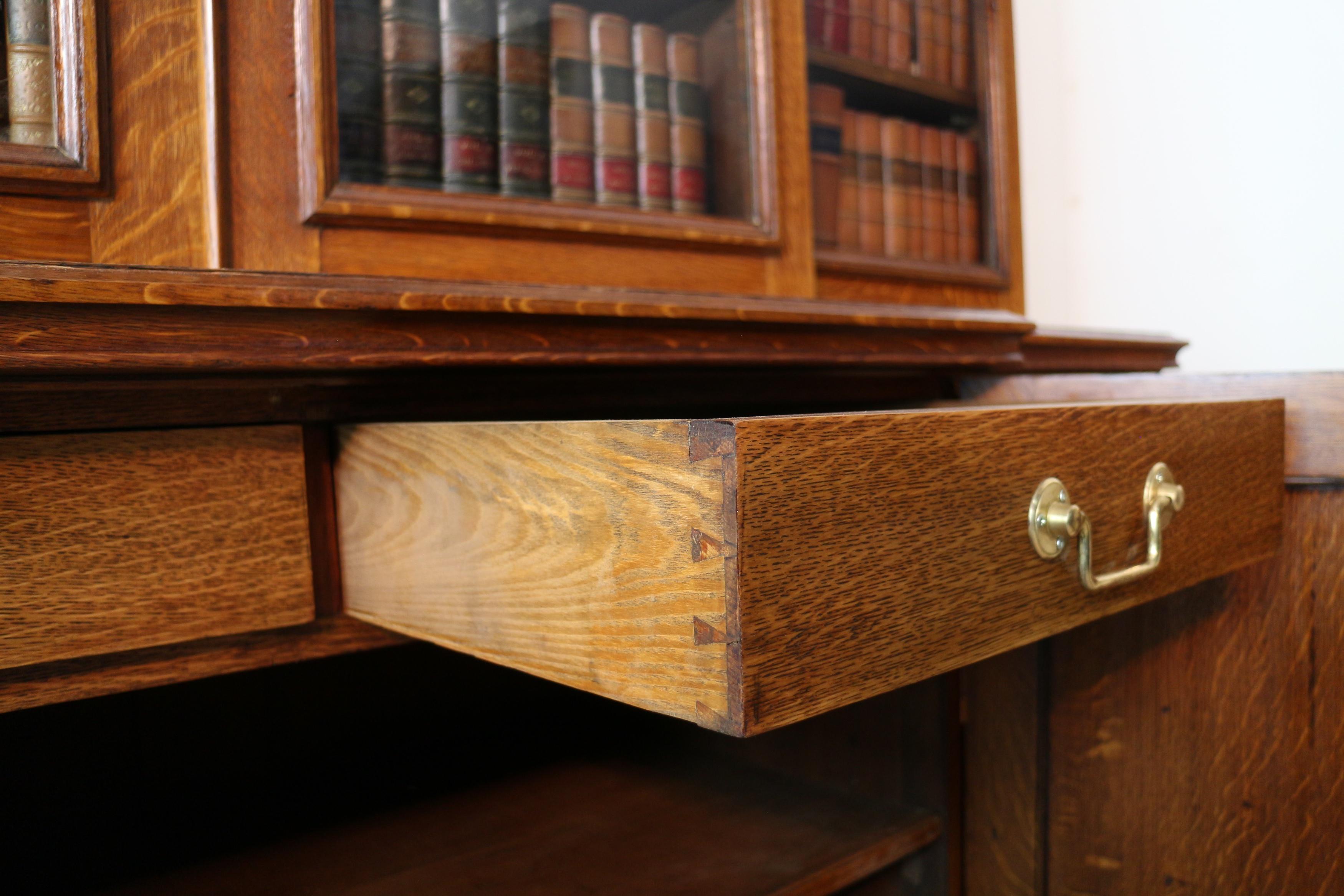 Antique English 19th Century William IV Oak Breakfront Bookcase For Sale 10