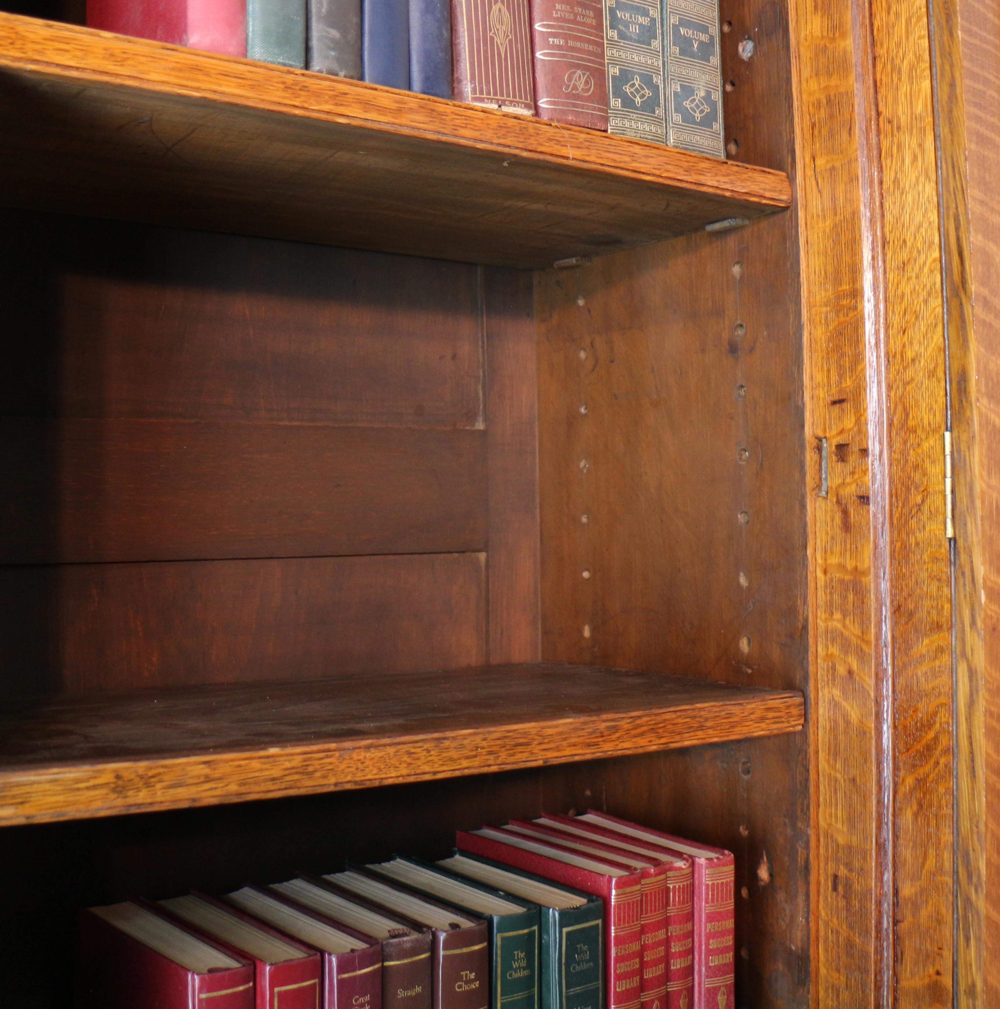 Antique English 19th Century William IV Oak Breakfront Bookcase For Sale 11