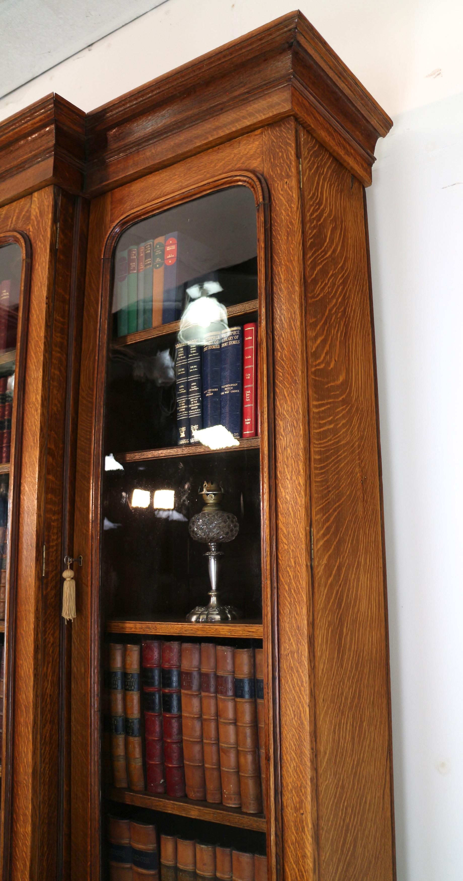 Antique English 19th Century William IV Oak Breakfront Bookcase For Sale 13