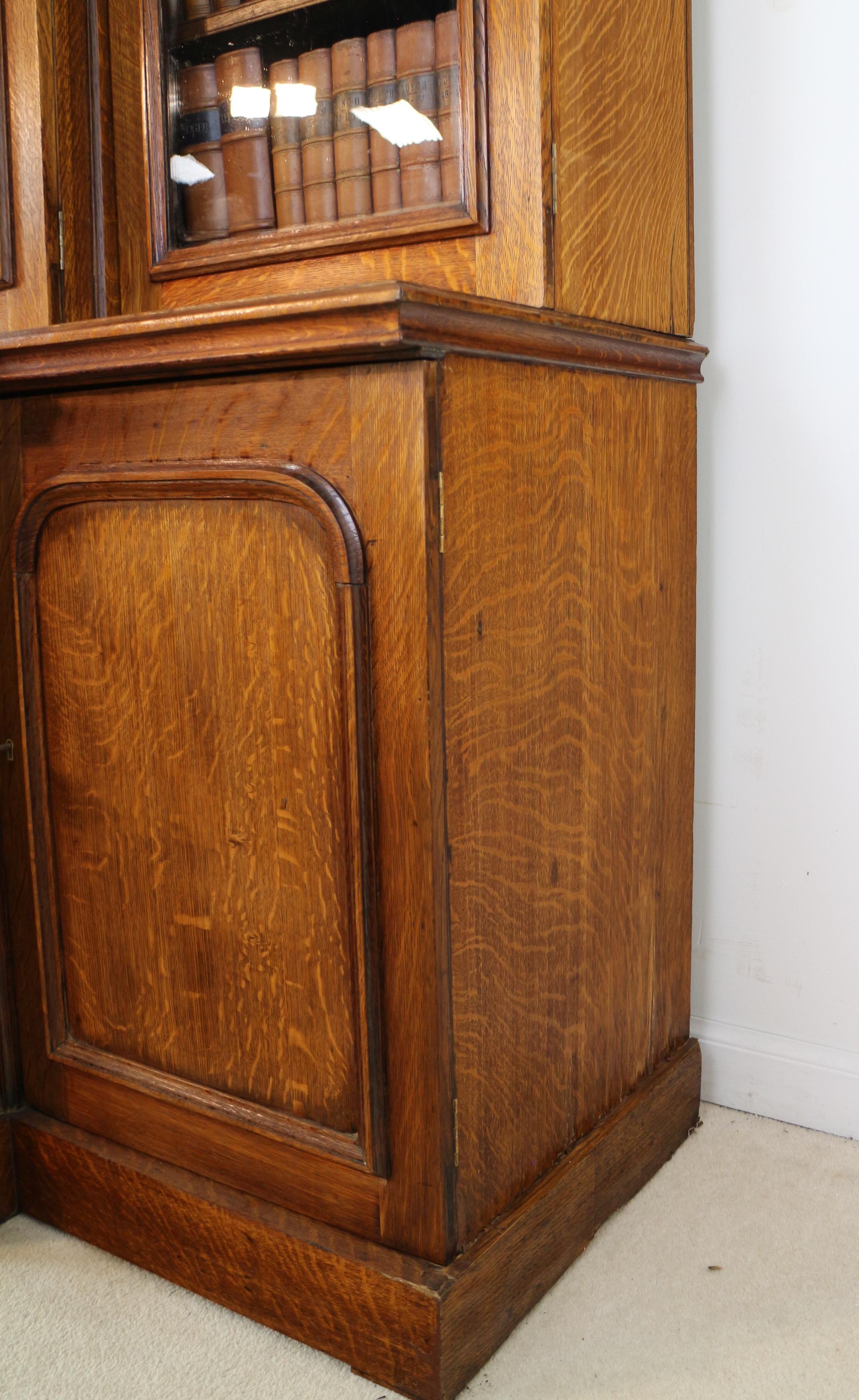 Antique English 19th Century William IV Oak Breakfront Bookcase For Sale 14