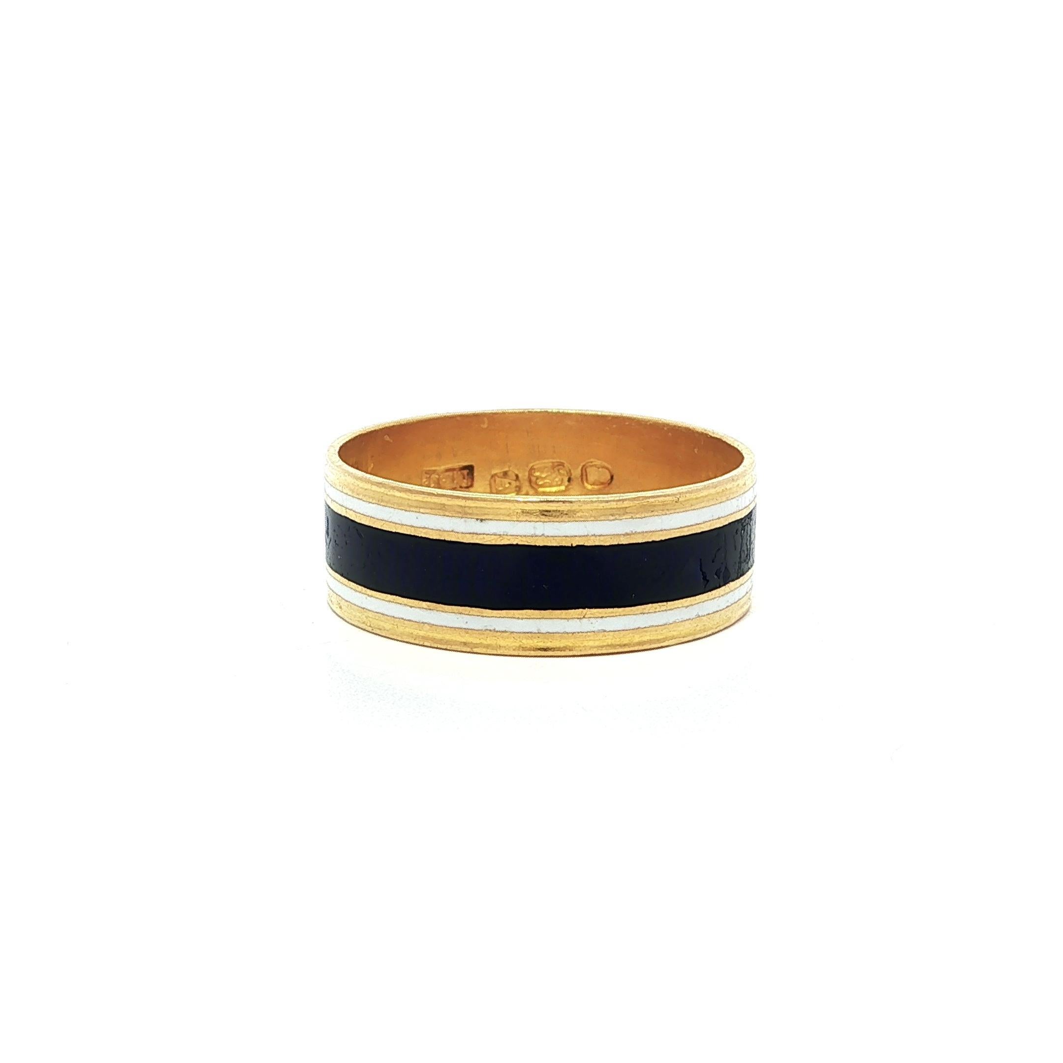 MATERIAL: 22k massivem Gelbgold - Weiß & Blau Emaille Arbeit
Gewicht: 4.23 Gramm
Ringgröße: 7.0 (Passt auf einen Finger. Ring kann nicht geleimt werden)
Ringbreite: 6,9 mm (0,27