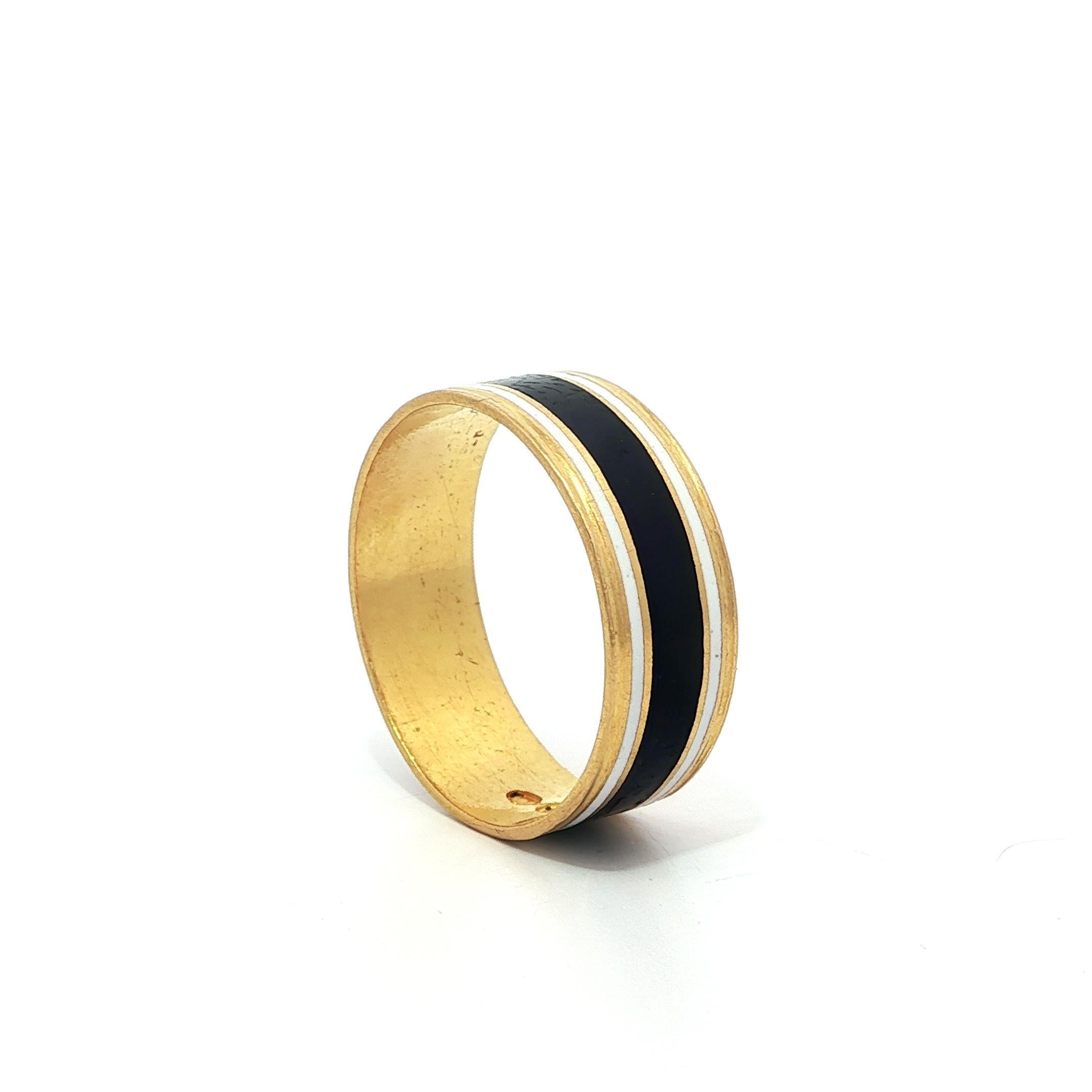Antike englische 22k Gelbgold blau & weiß Emaille Arbeit 6,9mm breite Band Ring im Angebot 1