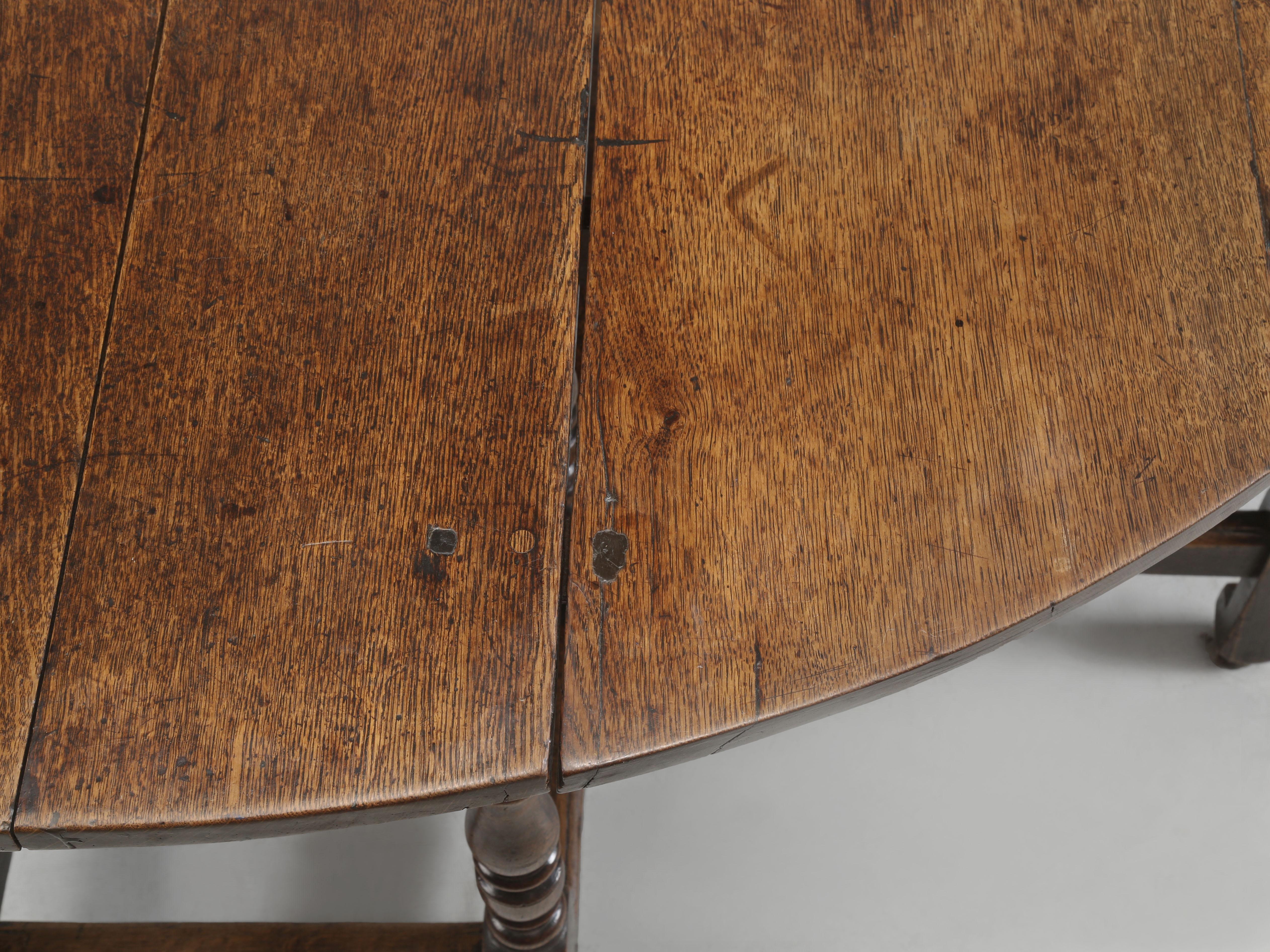Antique English 250-Year Old Drop-Leaf Oak Dining Table with a Great Patina For Sale 5