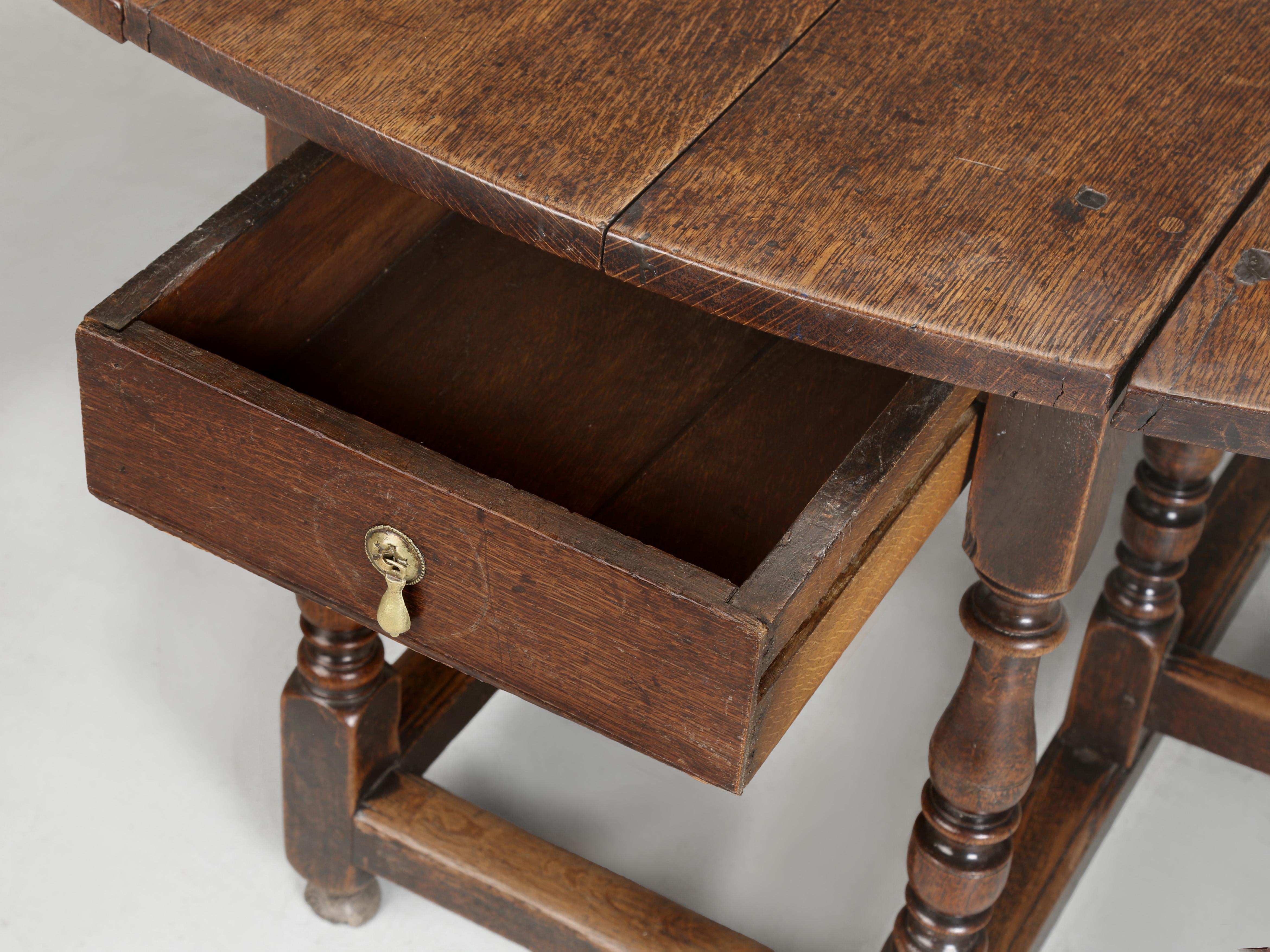 Antique English 250-Year Old Drop-Leaf Oak Dining Table with a Great Patina For Sale 6