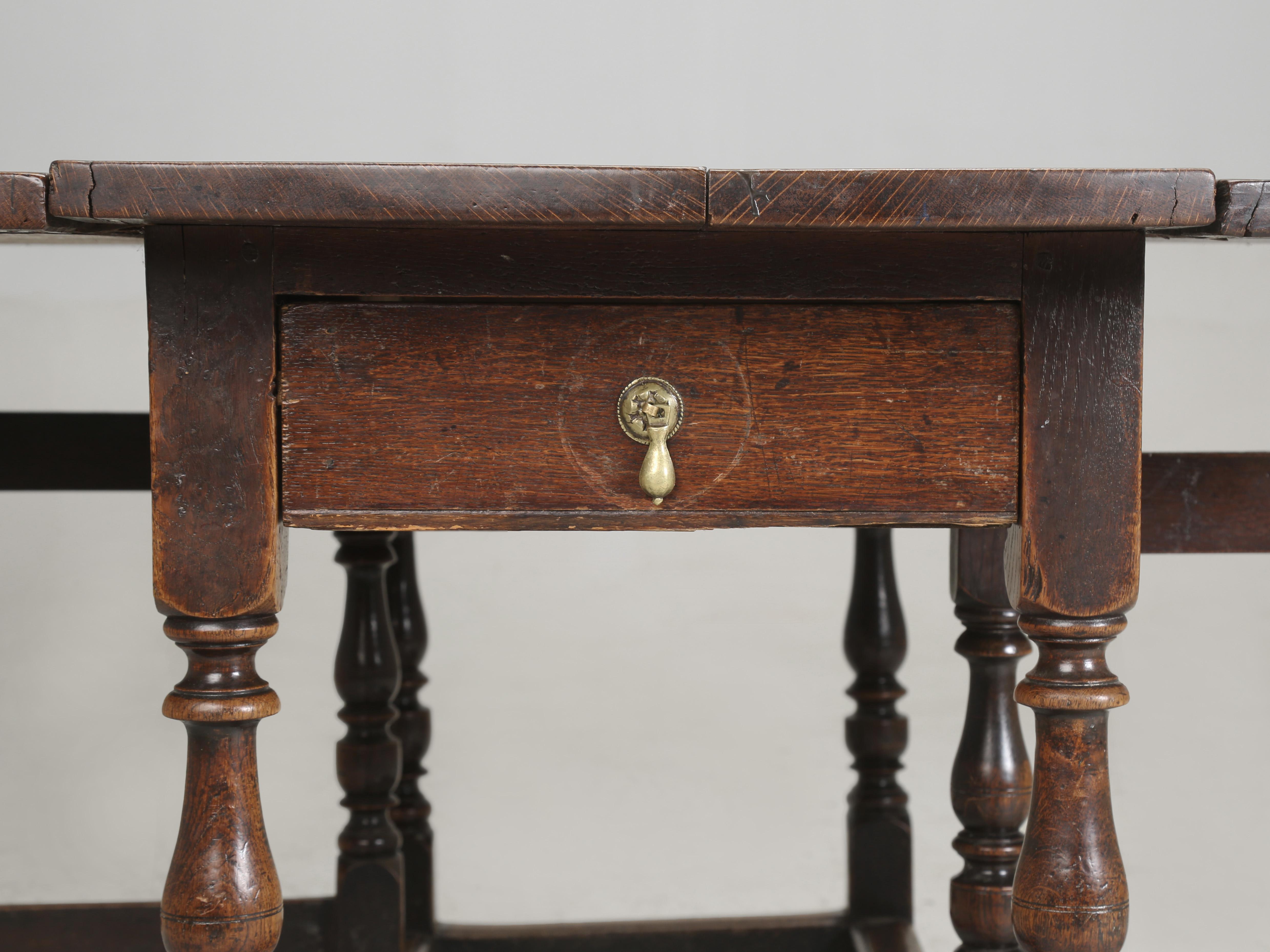Antique English 250-Year Old Drop-Leaf Oak Dining Table with a Great Patina For Sale 7