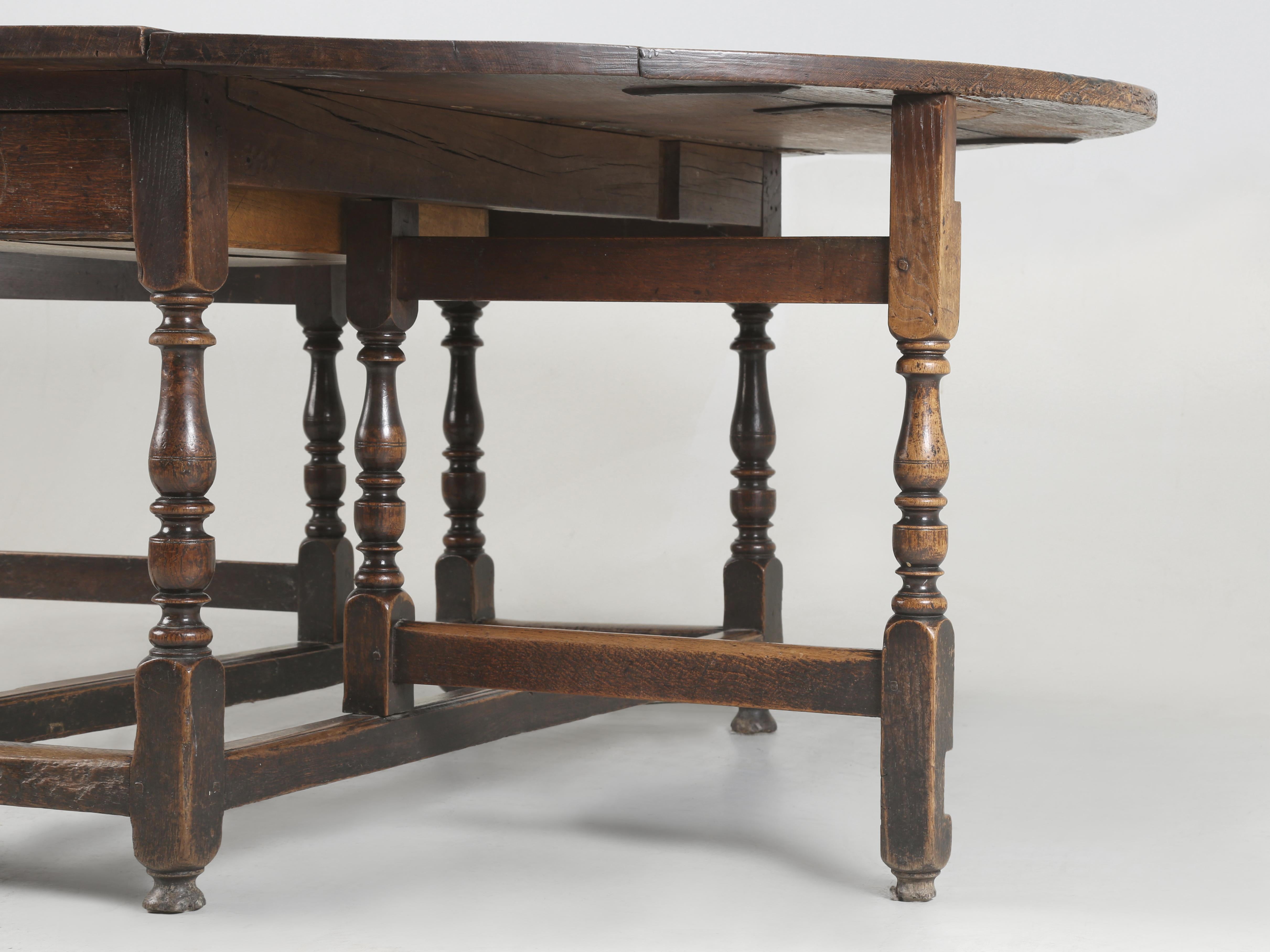 Antique English 250-Year Old Drop-Leaf Oak Dining Table with a Great Patina For Sale 8