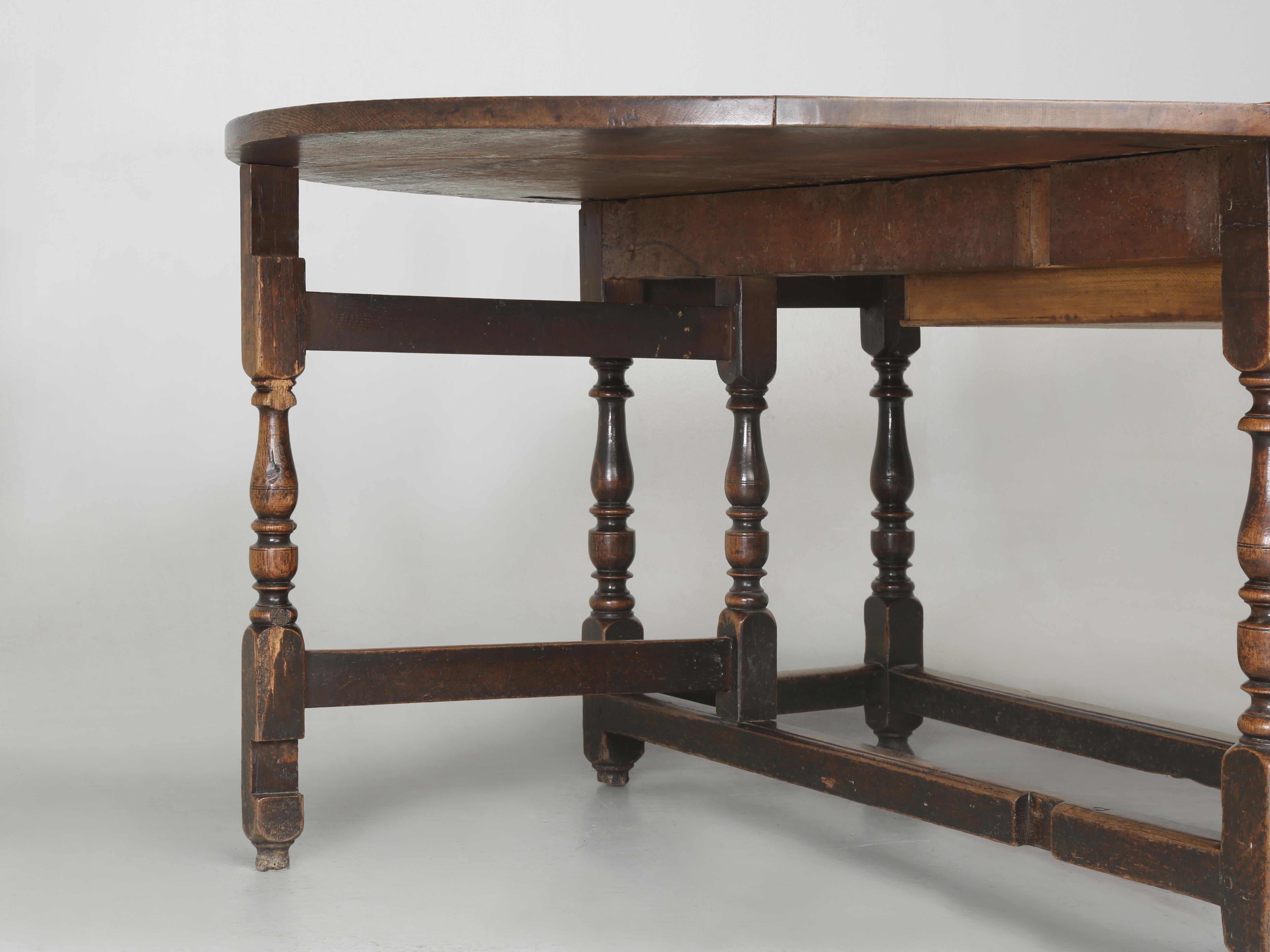 Antique English 250-Year Old Drop-Leaf Oak Dining Table with a Great Patina For Sale 9