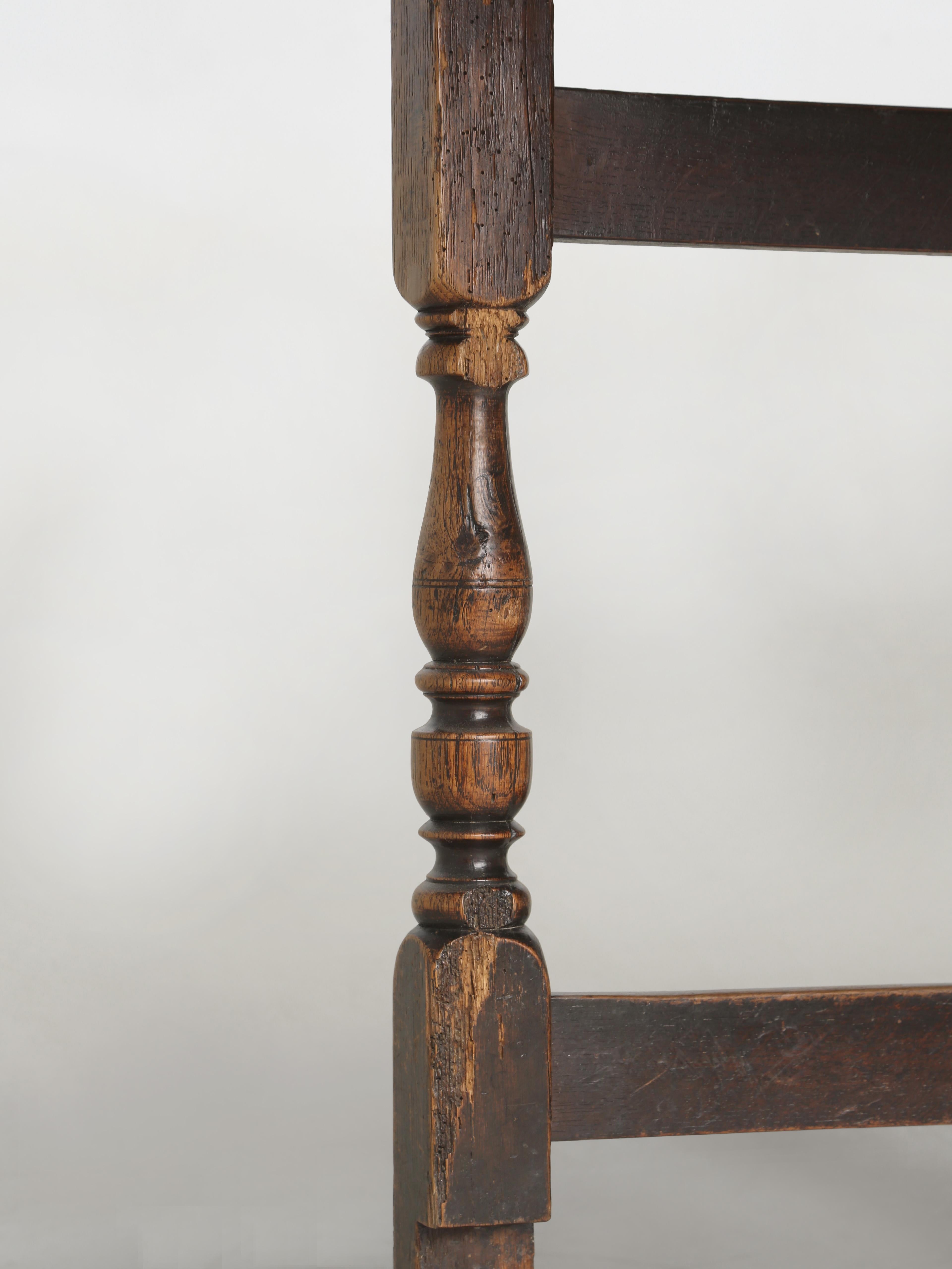 Antique English 250-Year Old Drop-Leaf Oak Dining Table with a Great Patina For Sale 10