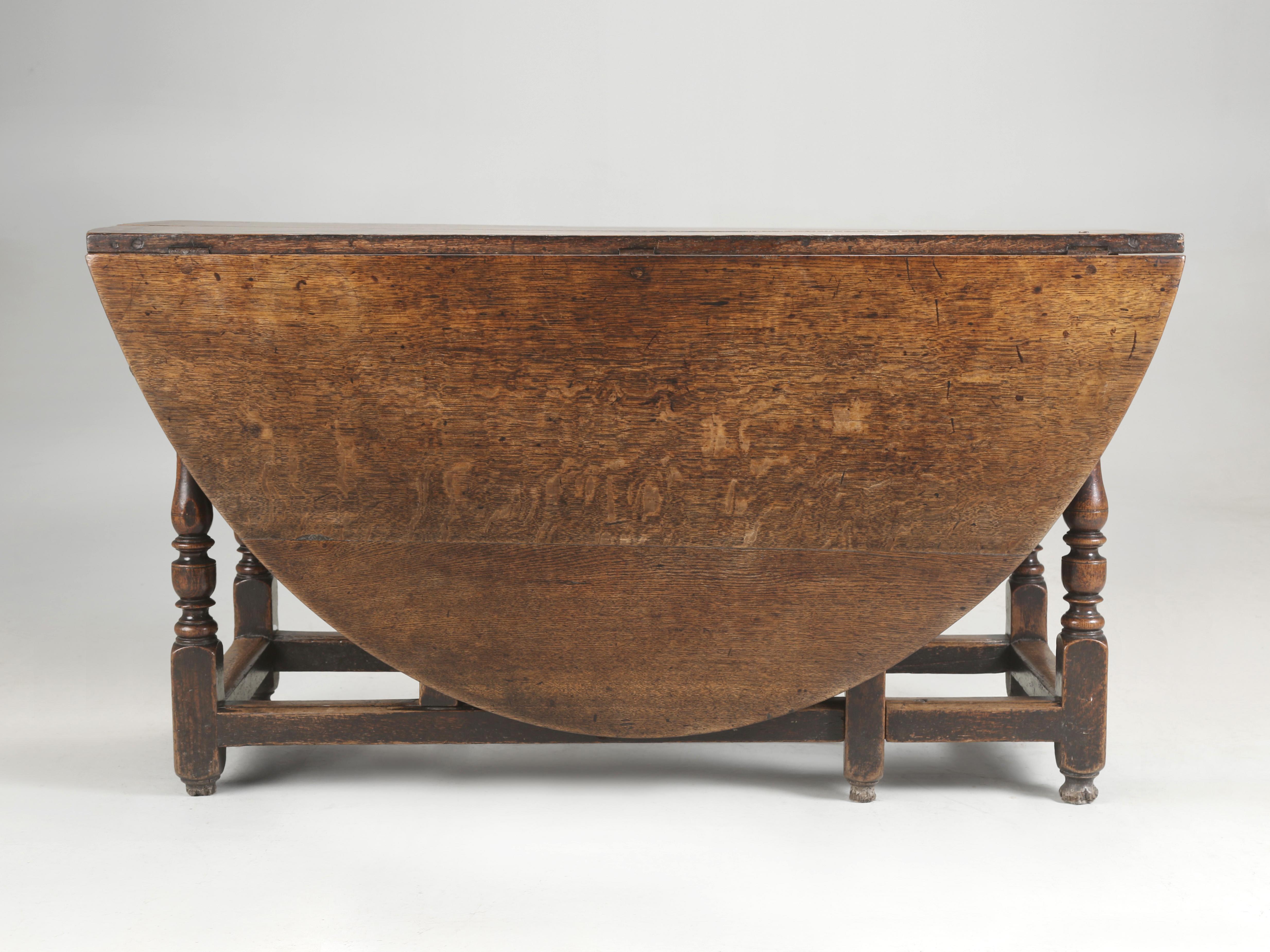 Mid-18th Century Antique English 250-Year Old Drop-Leaf Oak Dining Table with a Great Patina For Sale