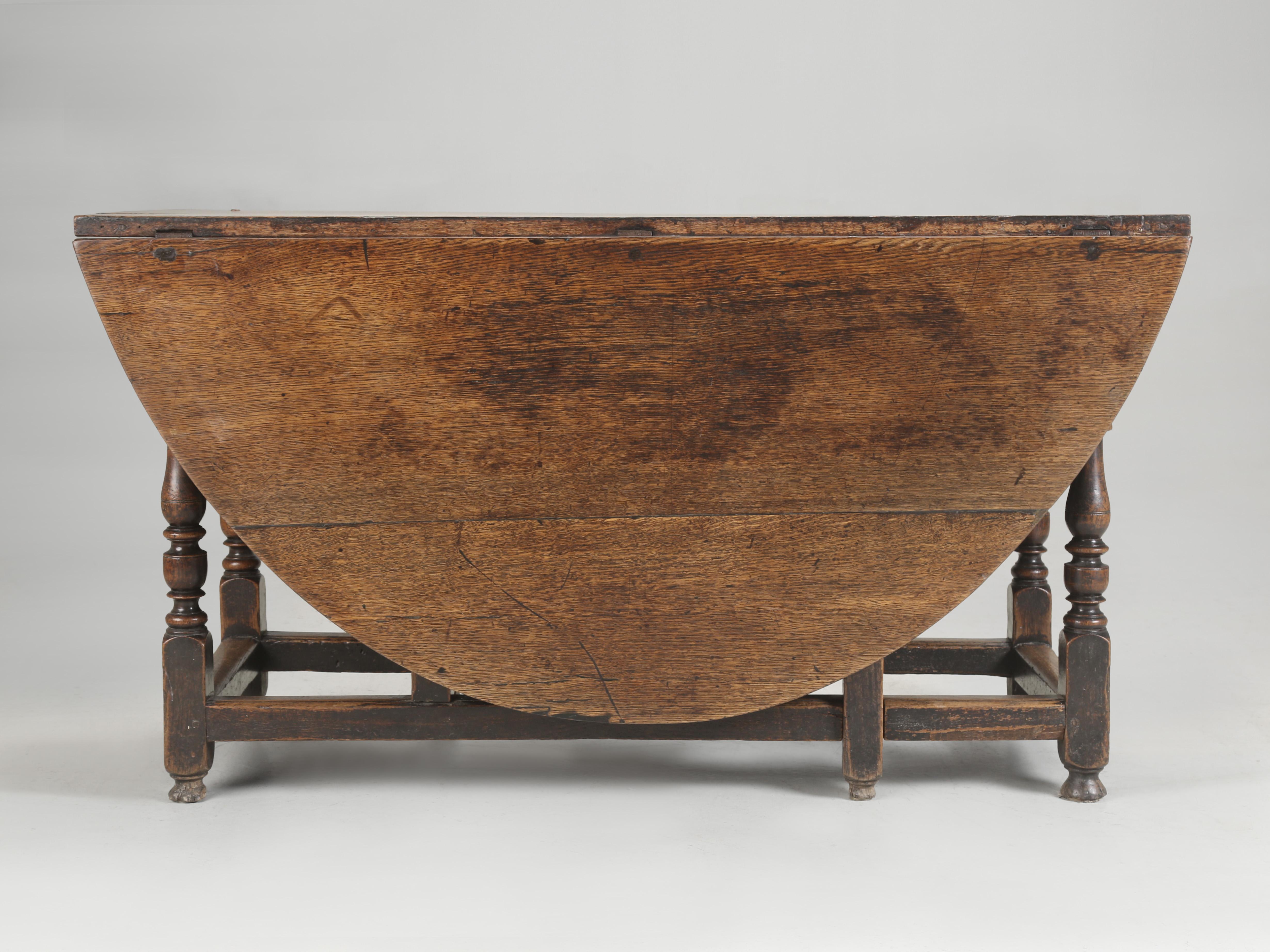 Antique English 250-Year Old Drop-Leaf Oak Dining Table with a Great Patina For Sale 1