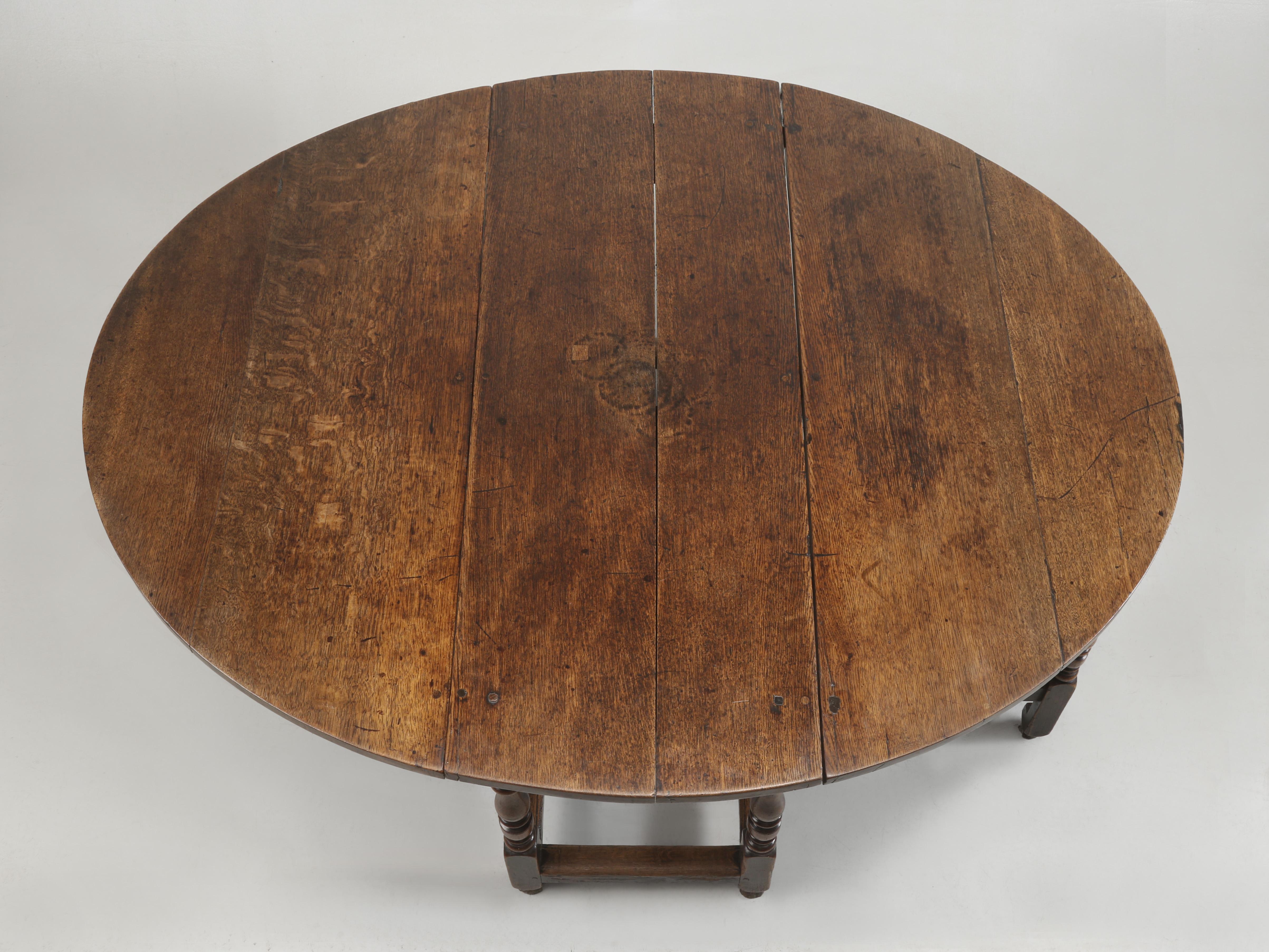 Antique English 250-Year Old Drop-Leaf Oak Dining Table with a Great Patina For Sale 2