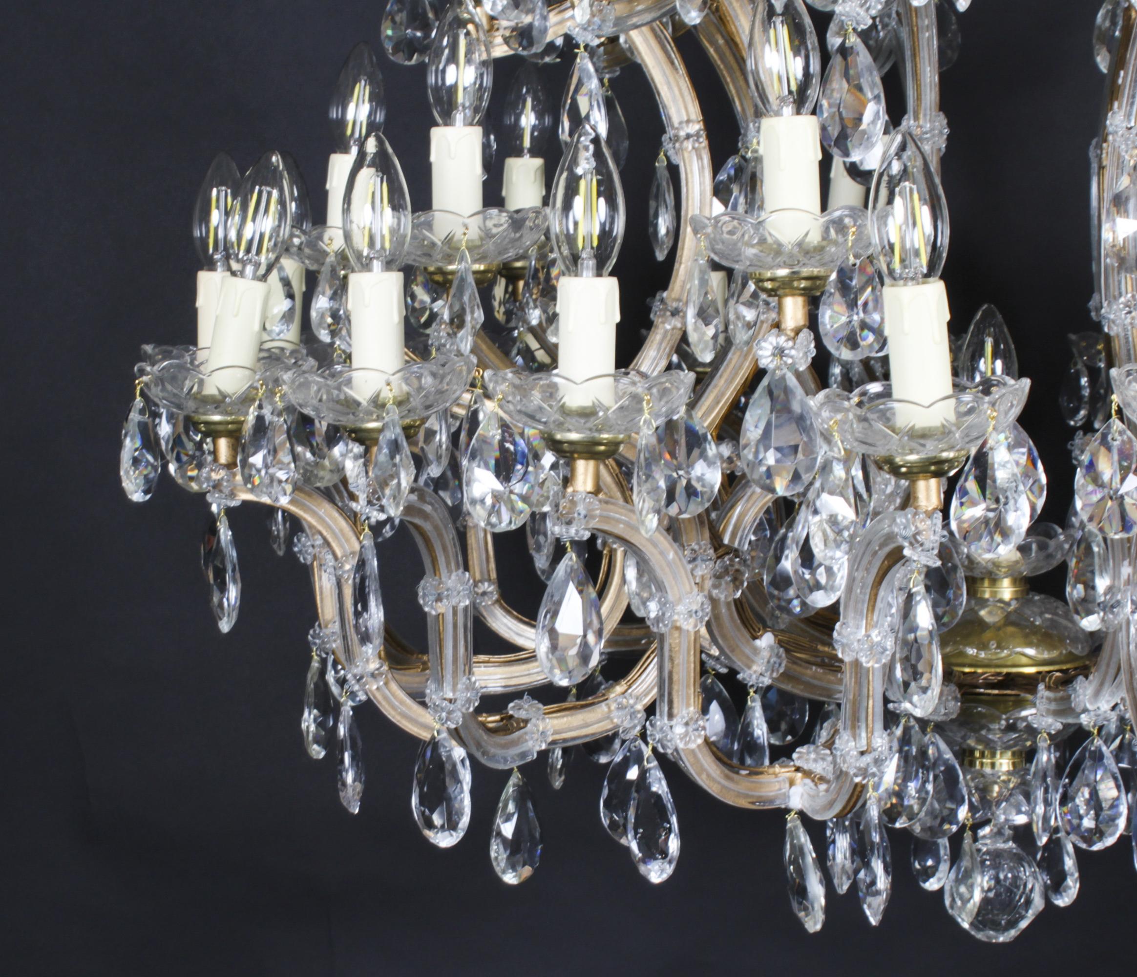 Anglais Lustre anglais ancien de salle de bal à 41 lumières en cristal des années 1920 en vente