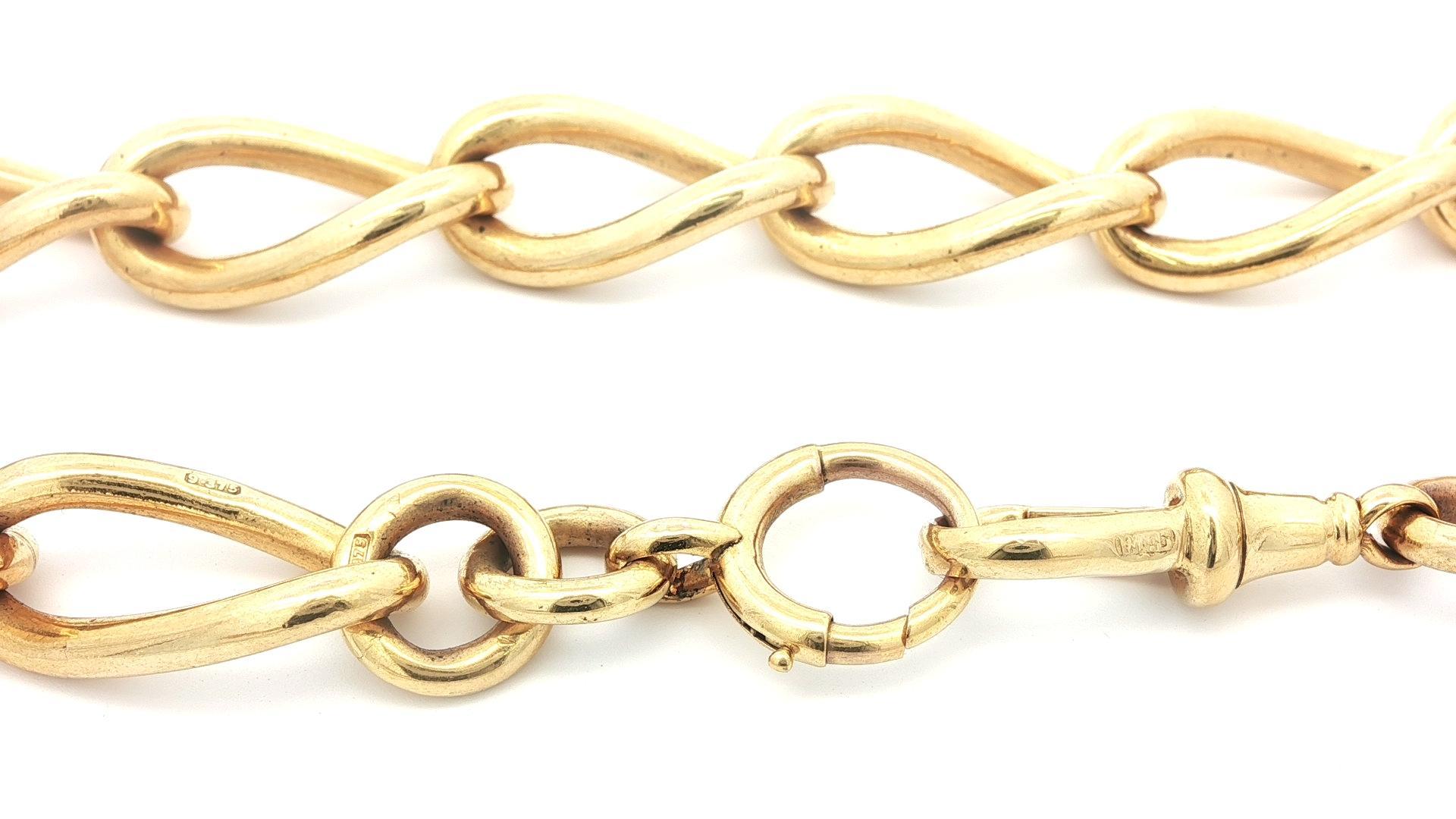 Matière : Or jaune 9ct massif 
Poids : 99,57 grammes
Type de chaîne : Maillon ouvert ovale
Longueur de la chaîne : 20 pouces (mesurée à côté de la règle)
Largeur de la chaîne : 12.1mm (0.47