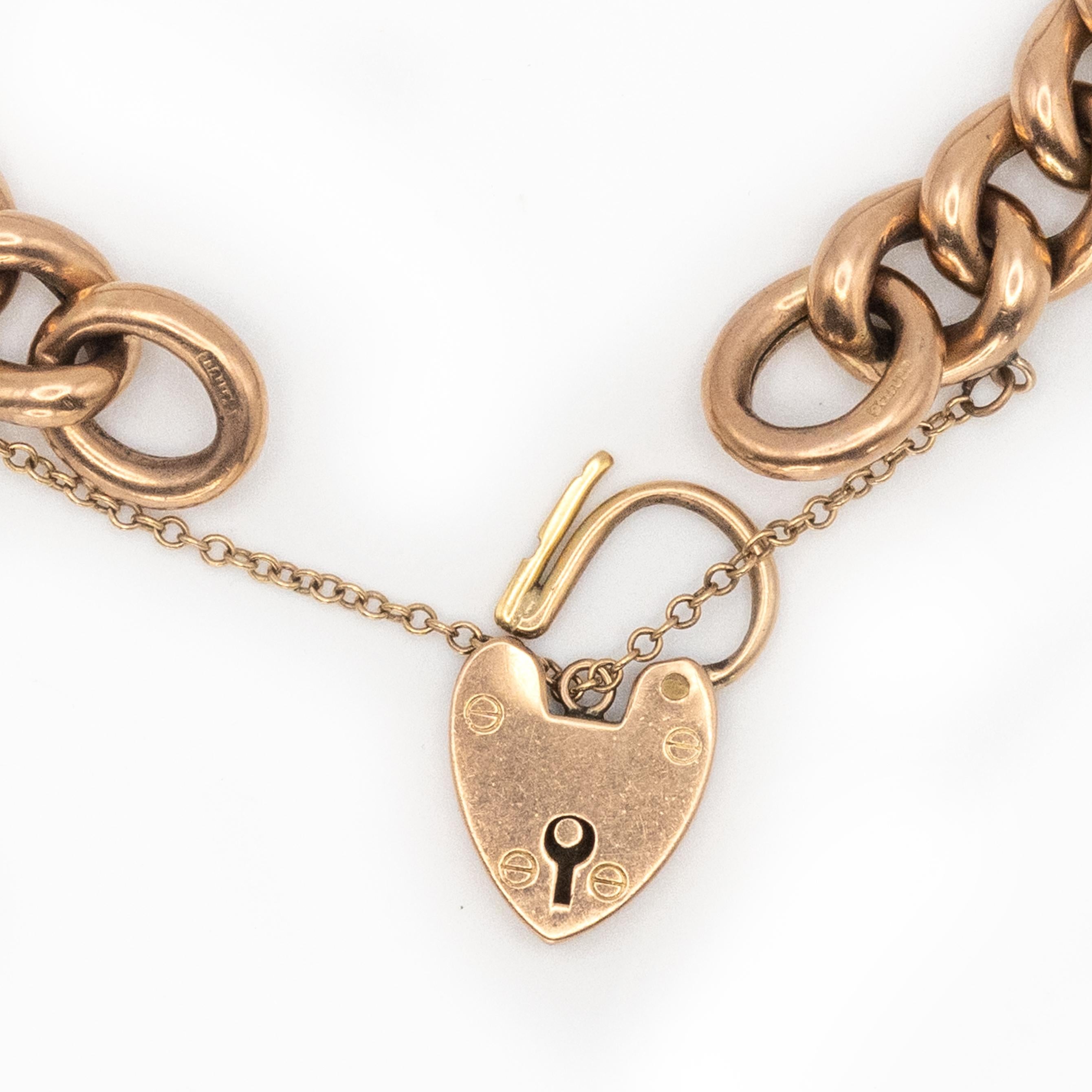Antique English 9K Gold Curb Link Heart Padlock Clasp Bracelet In Excellent Condition For Sale In New York, NY