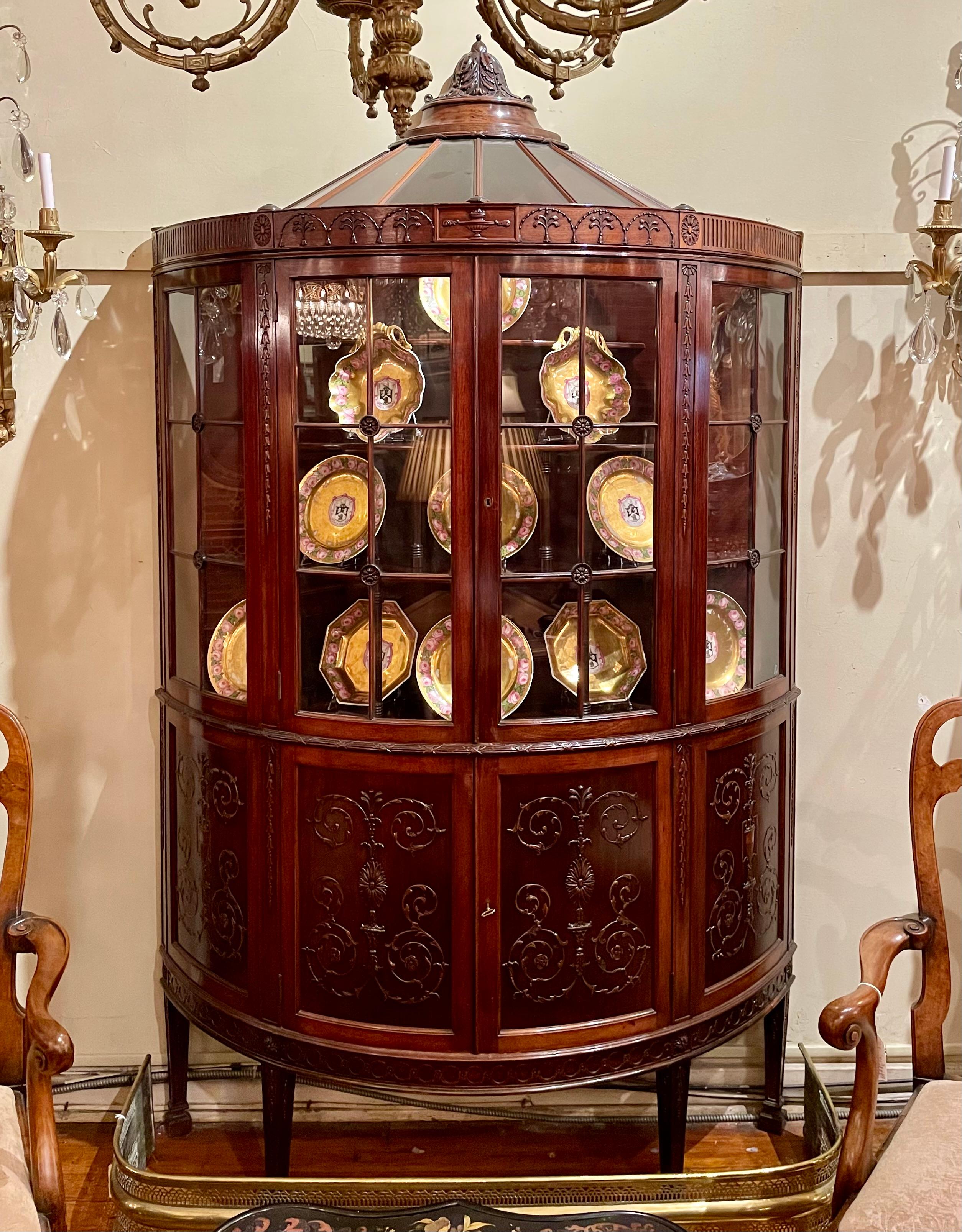 Antico mobile inglese in stile Adams in mogano e vetro, CIRCA 1890. in vendita 3