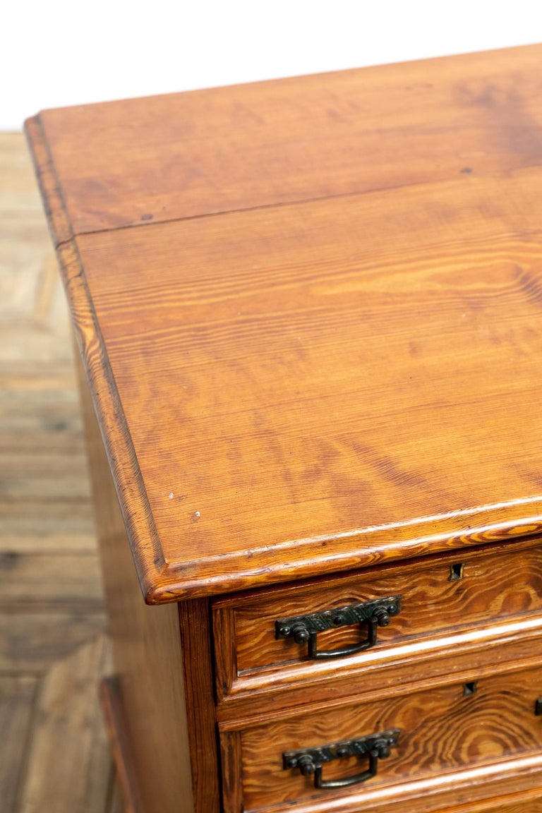 Antique English Aesthetic Movement 19th Century Oregon Pine Desk For Sale 4