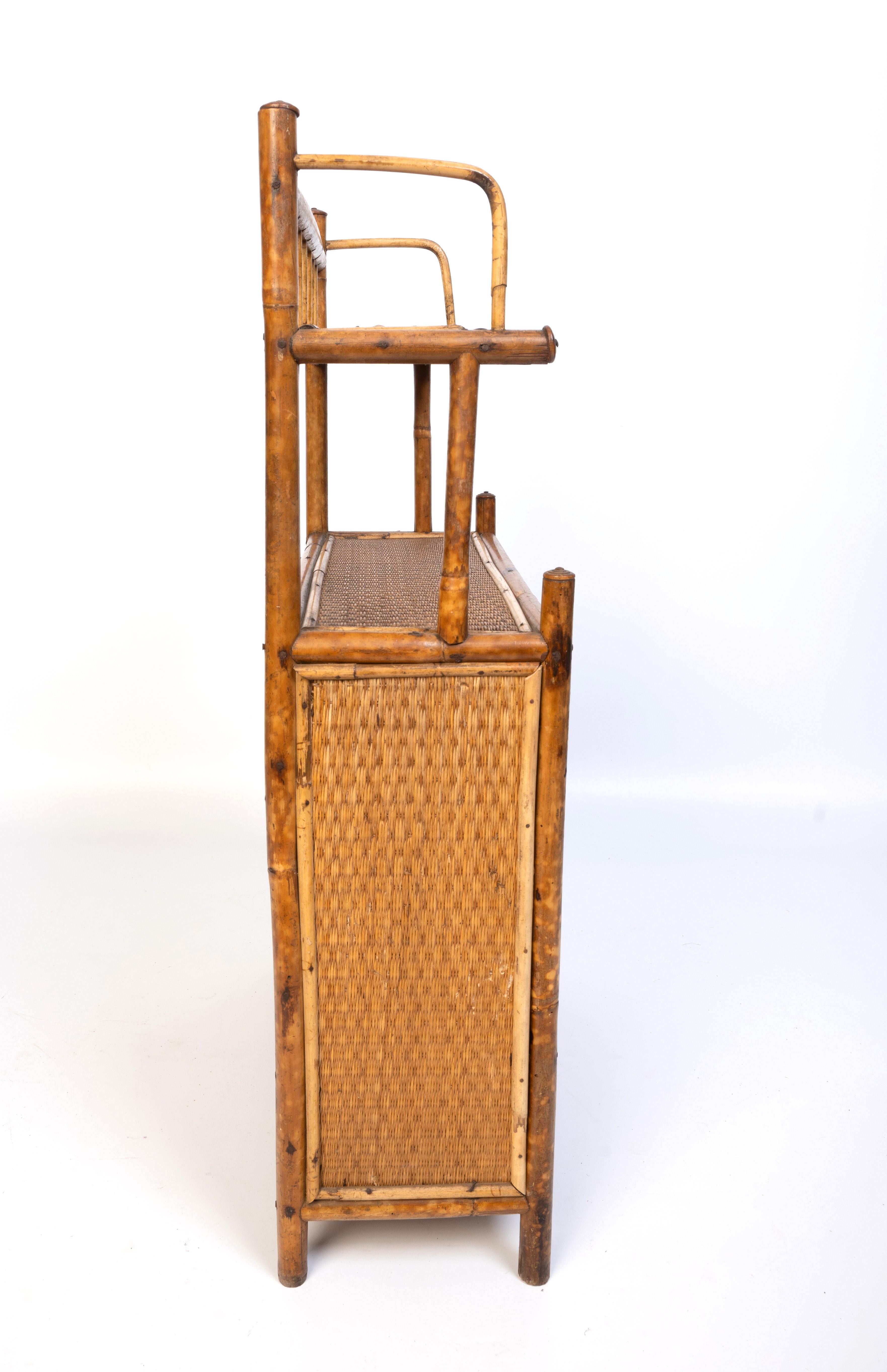 Ancienne armoire murale en bambou et rotin de l'Aesthetic Movement anglais C.1890 en vente 3