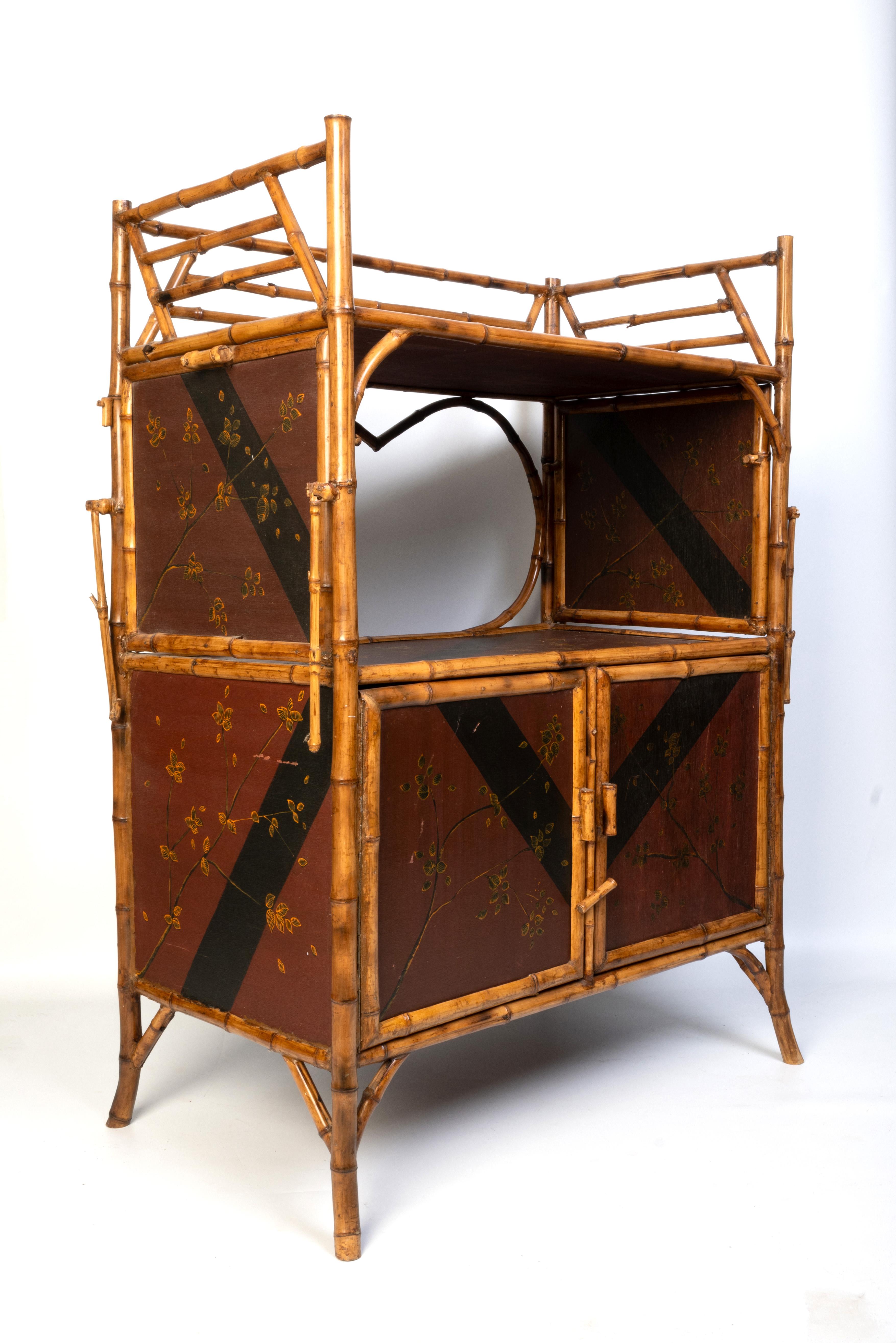 Antiguo mueble auxiliar de bambú lacado Japanned English Aesthetic Movement Inglés en venta
