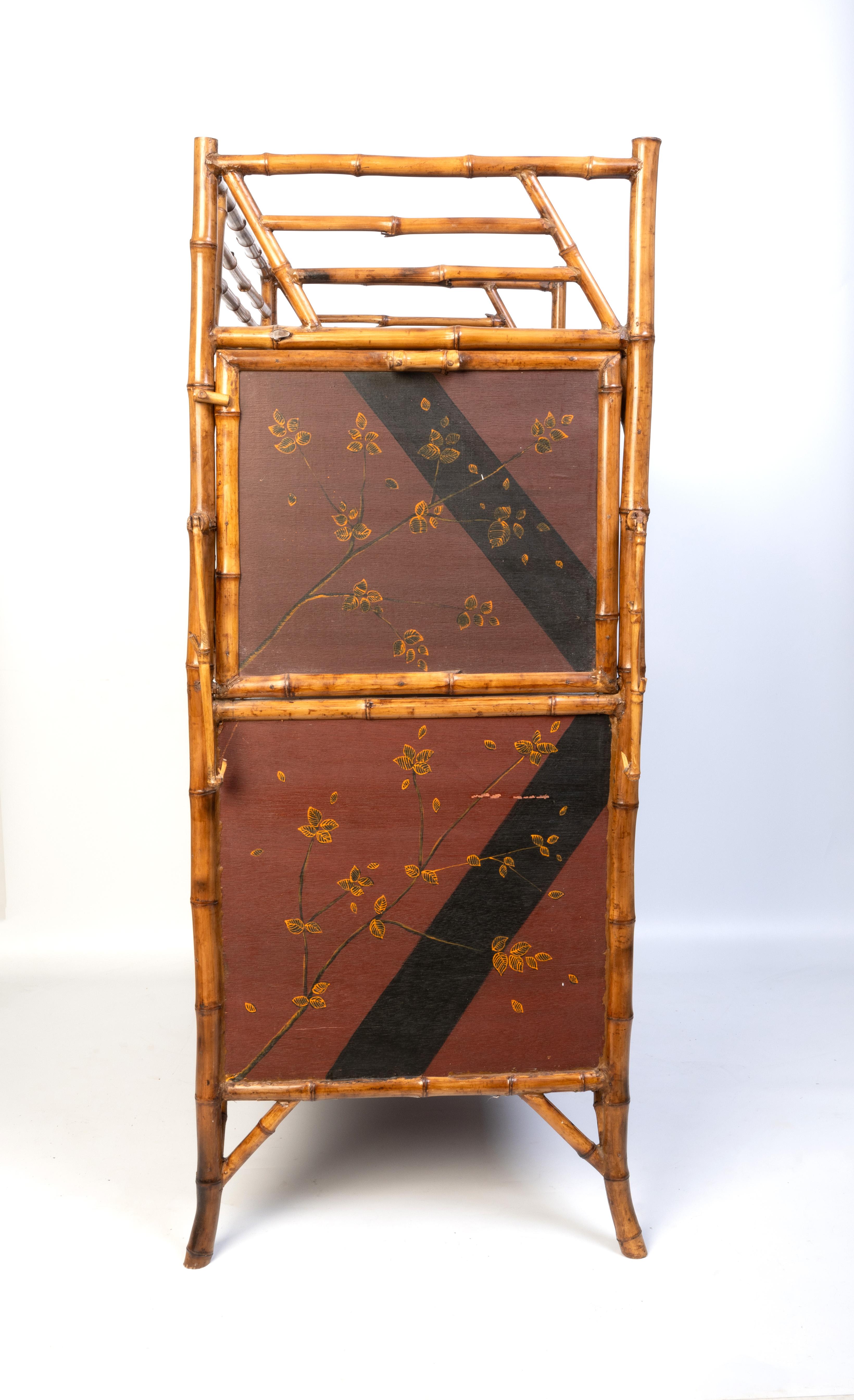 Antiguo mueble auxiliar de bambú lacado Japanned English Aesthetic Movement en venta 1