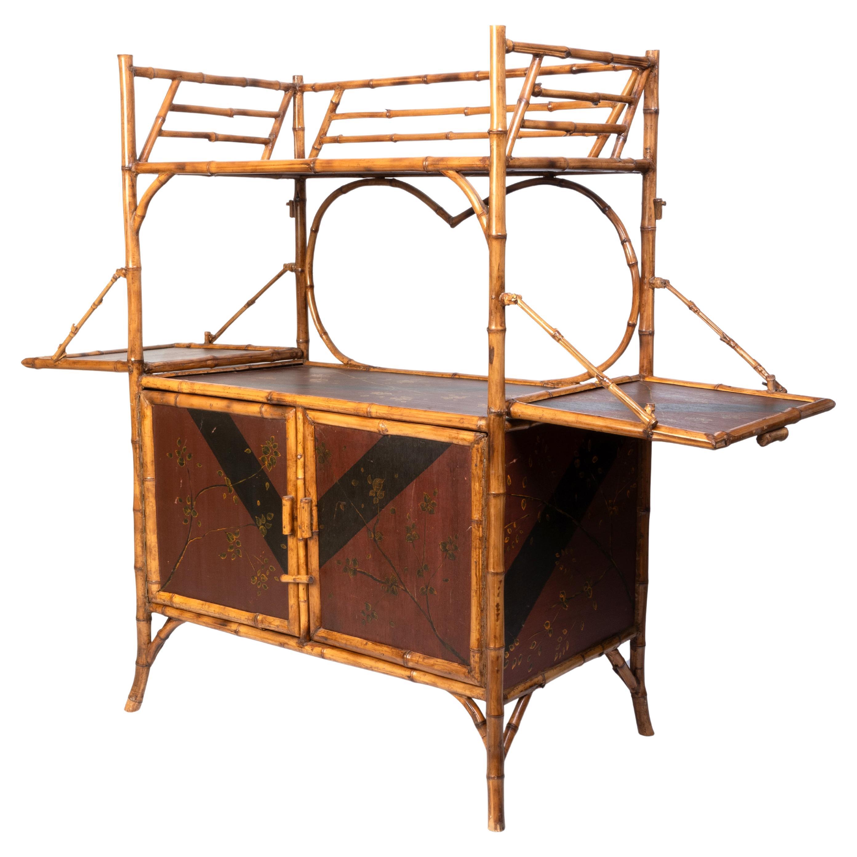 Antiguo mueble auxiliar de bambú lacado Japanned English Aesthetic Movement en venta