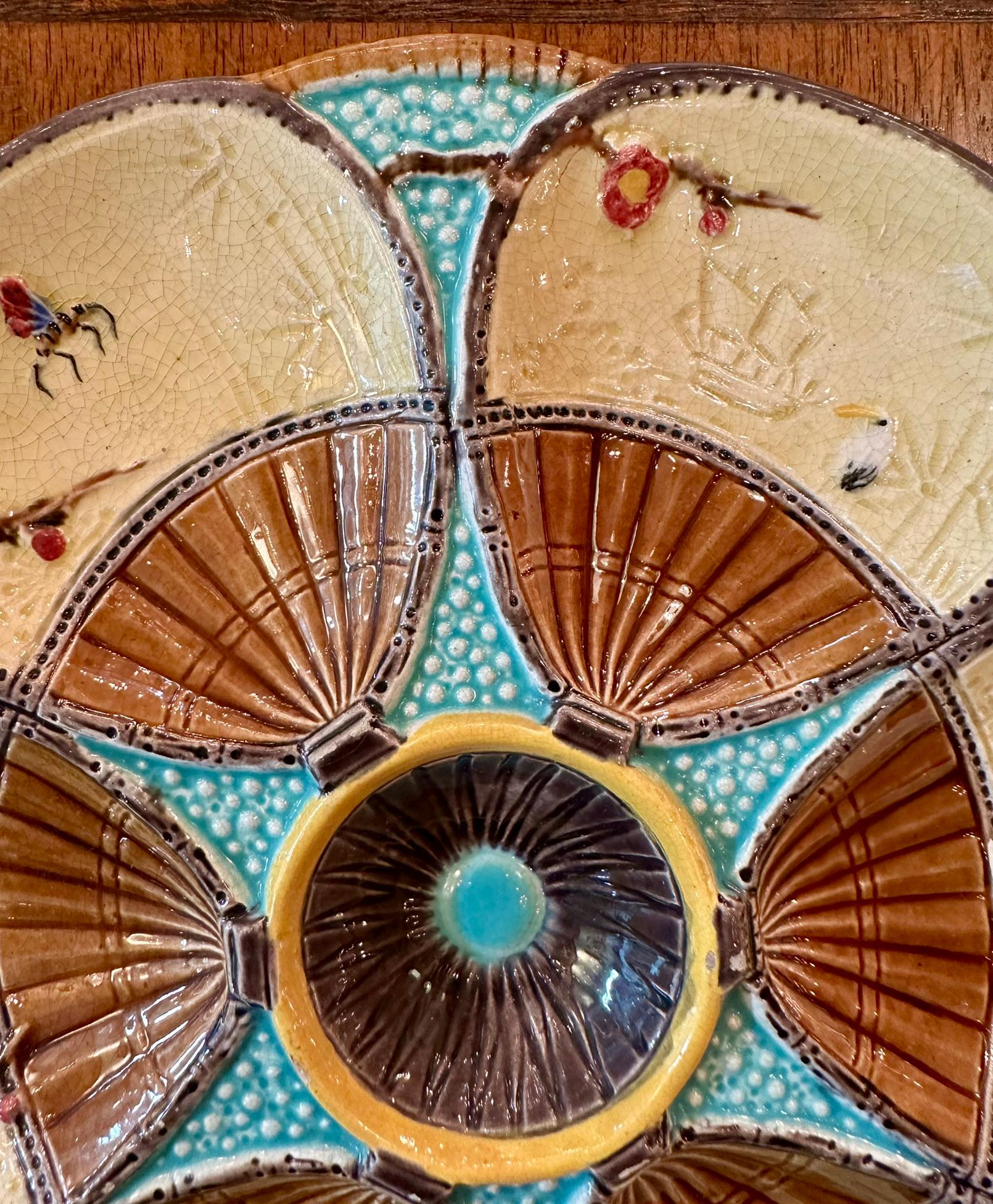 Antique English Aesthetics Movement S. Fielding Porcelain Oyster Plate, Ca. 1900 In Good Condition For Sale In New Orleans, LA