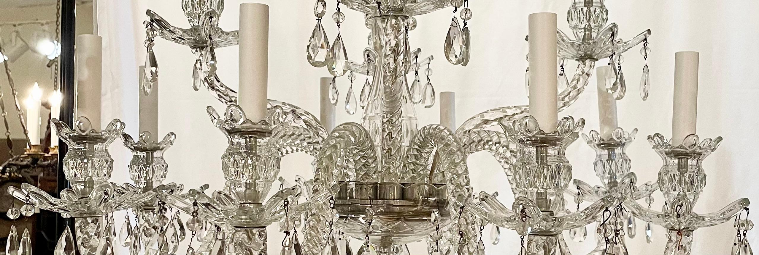 XIX secolo Antico lampadario inglese a 12 luci in cristallo tagliato, circa 1890. in vendita