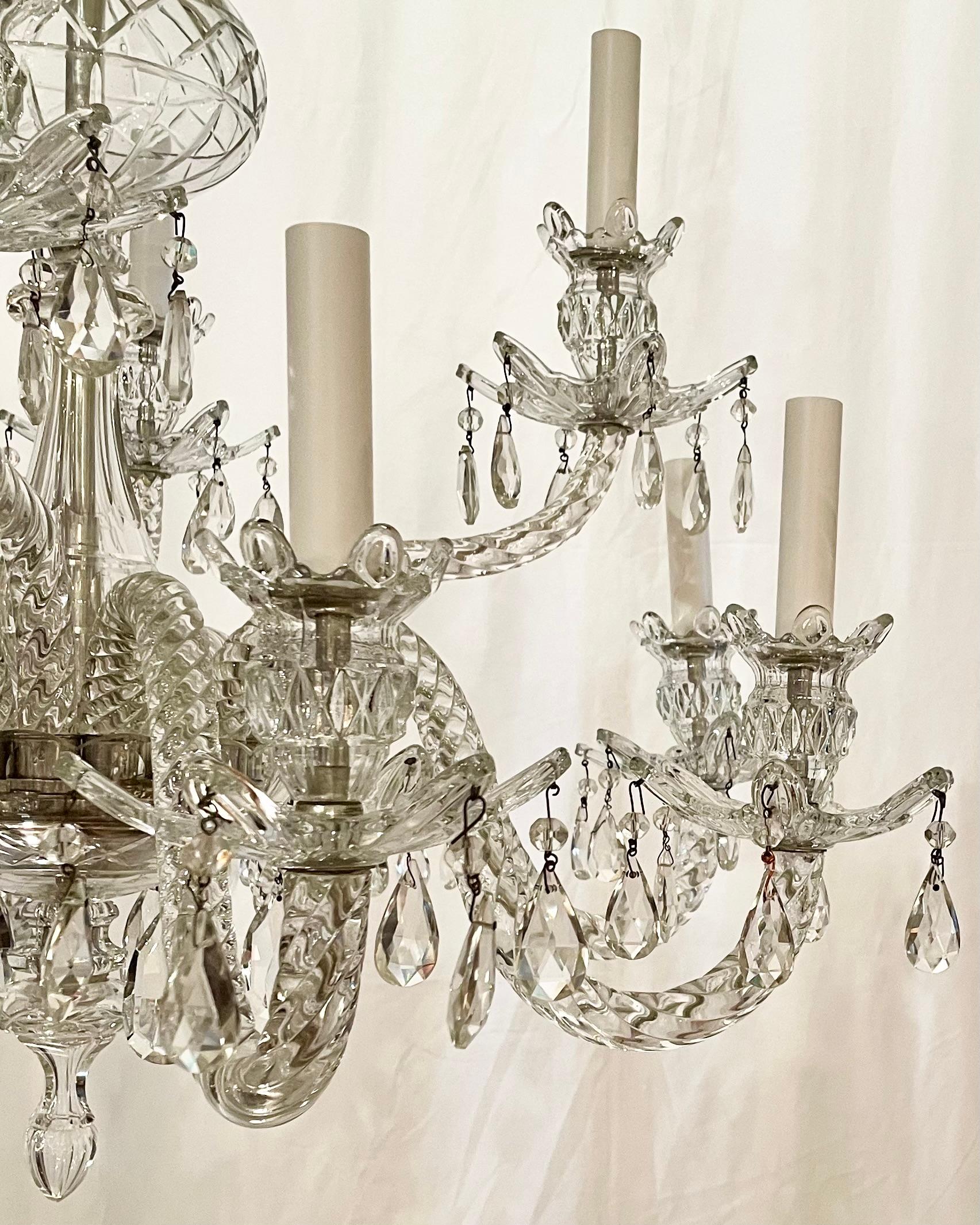 Cristallo Antico lampadario inglese a 12 luci in cristallo tagliato, circa 1890. in vendita