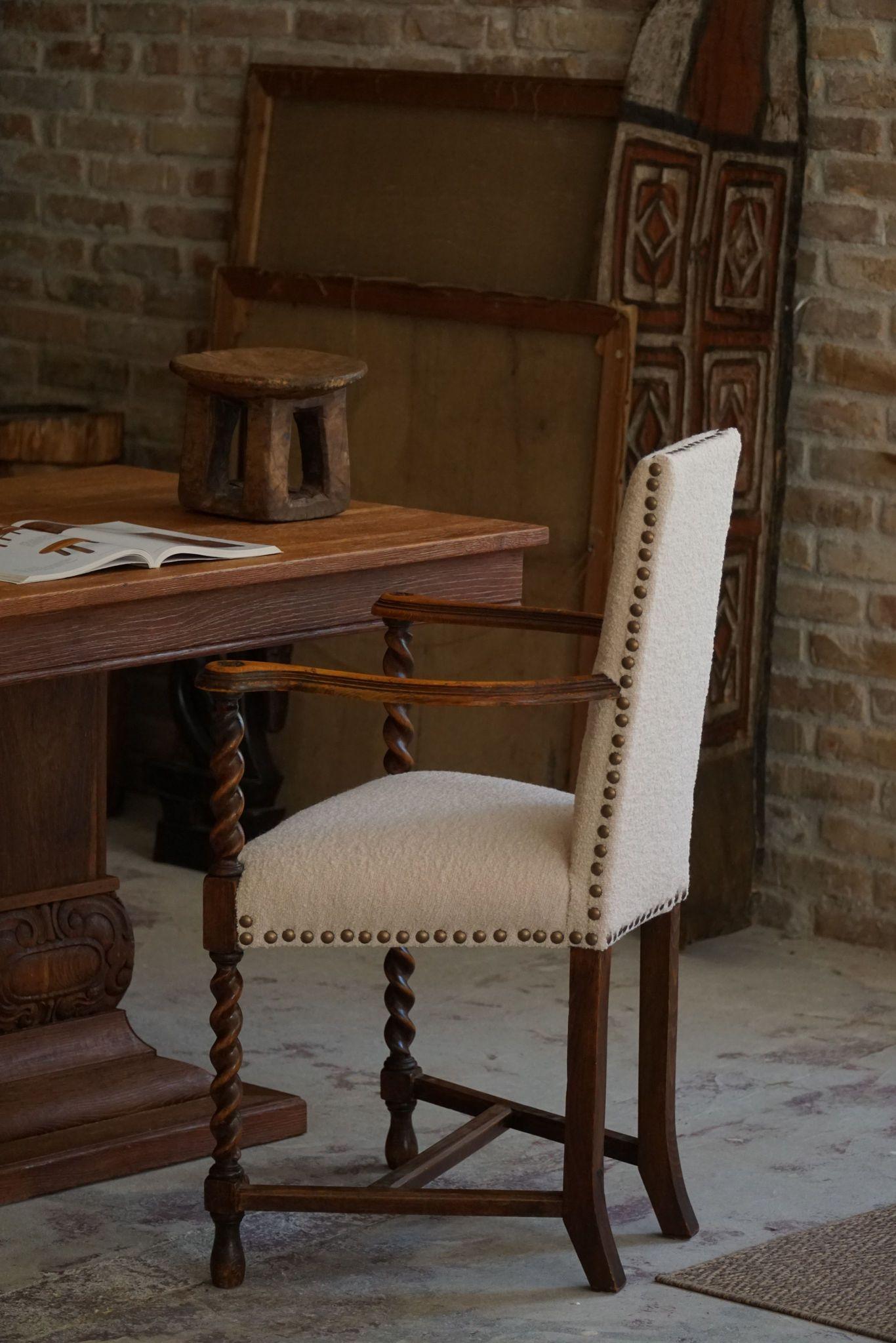 Fauteuil anglais ancien, torsion d'orge, retapissé en bouclé, 19e siècle 3