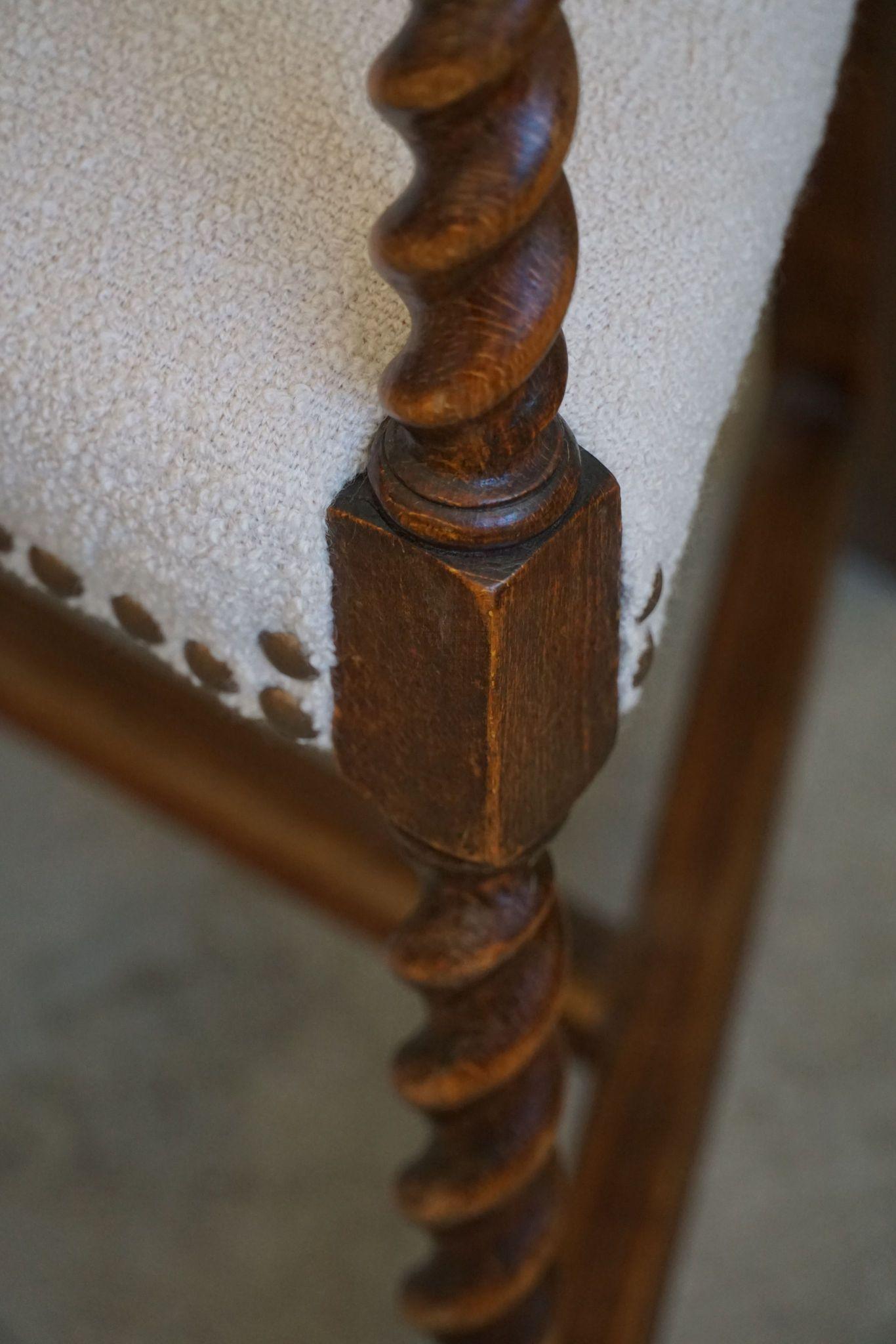 Fauteuil anglais ancien, torsion d'orge, retapissé en bouclé, 19e siècle 5