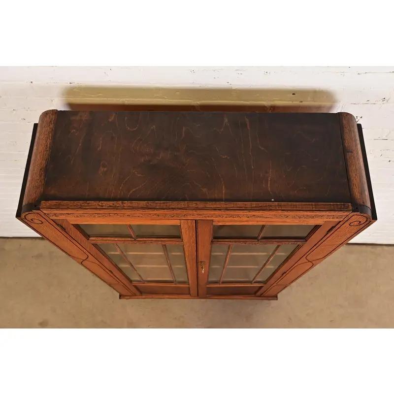 Antico mobile libreria inglese Art Carved in quercia intagliata, circa anni '20 in vendita 3