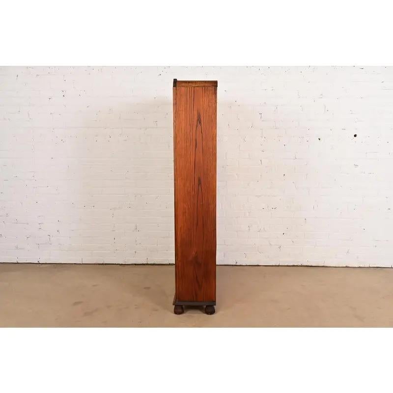 Antico mobile libreria inglese Art Carved in quercia intagliata, circa anni '20 in vendita 4