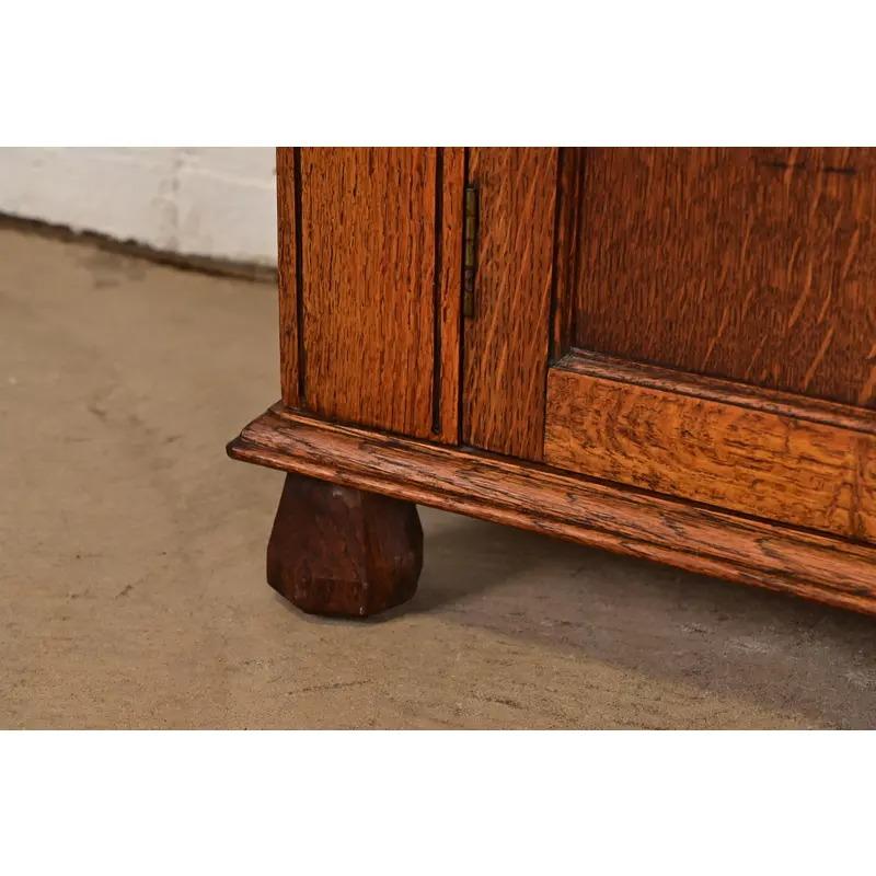 Antico mobile libreria inglese Art Carved in quercia intagliata, circa anni '20 in vendita 2