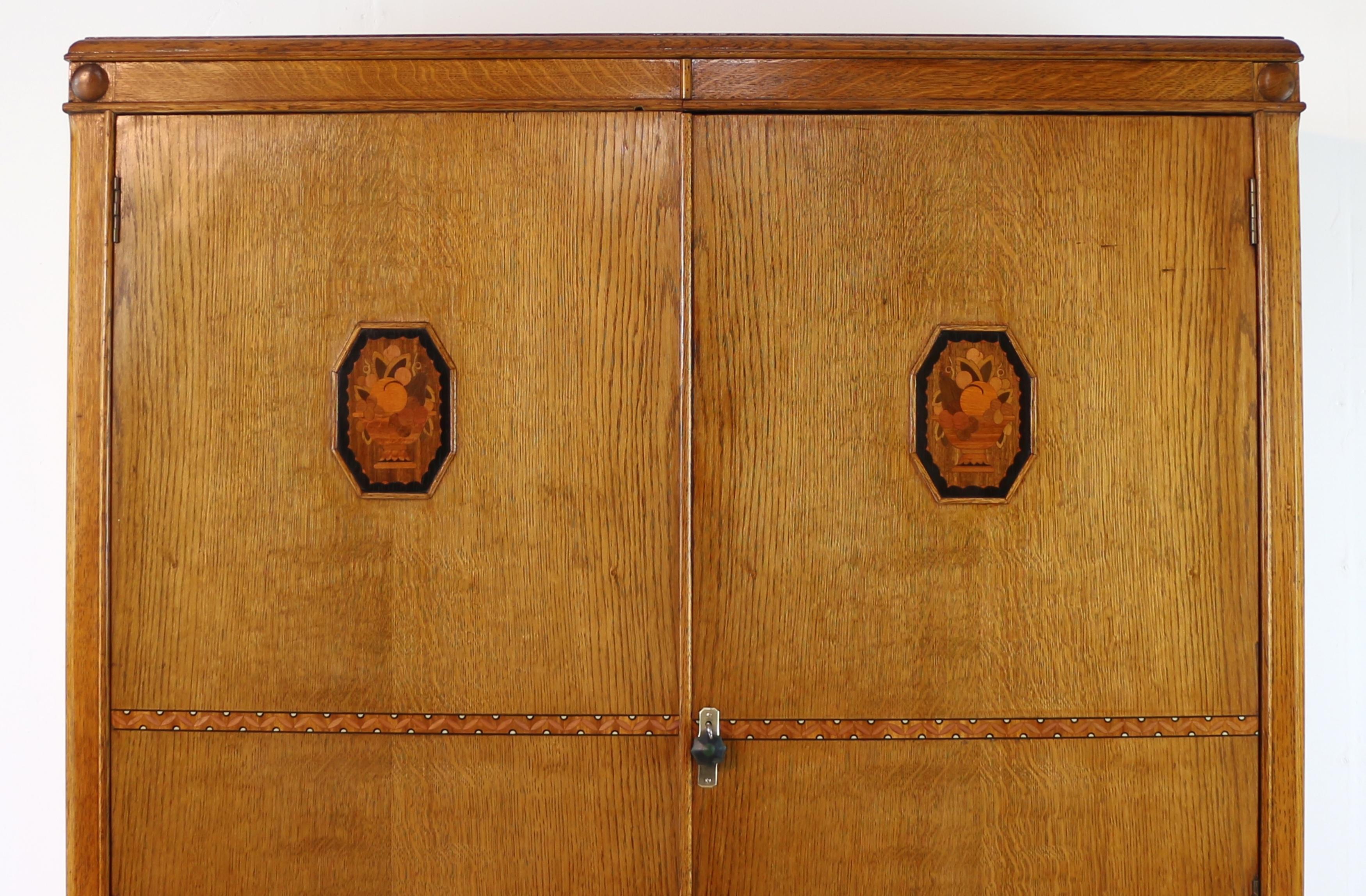 Antique English Art Deco Oak & Marquetry Bedroom Suite Attributed to Gaylayde In Good Condition For Sale In Glasgow, GB