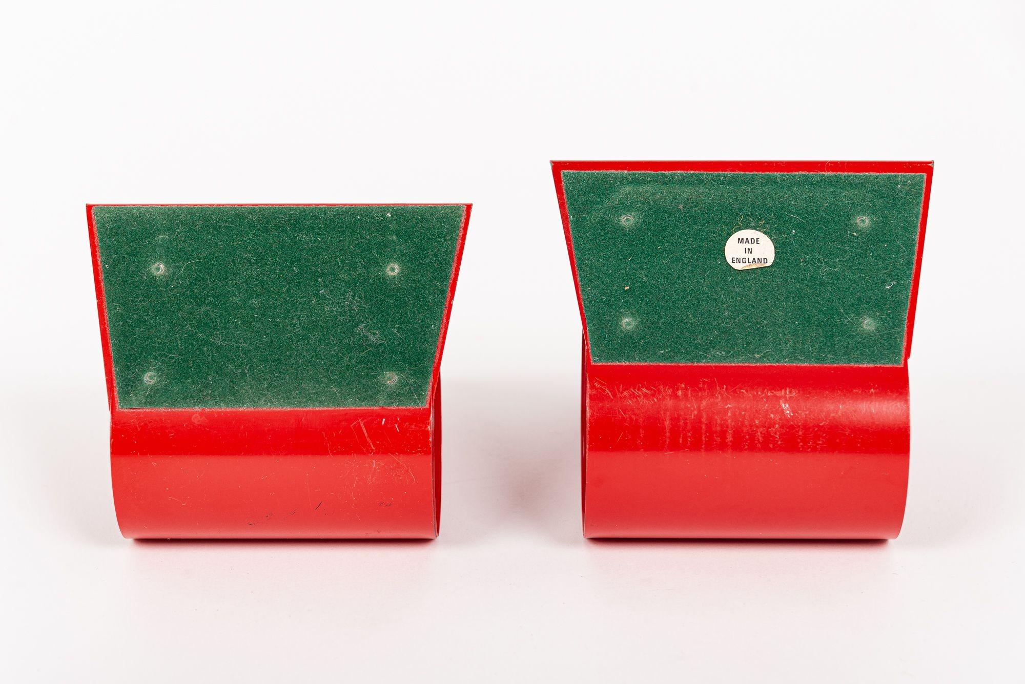 Antike englische Art-Déco-Buchstützen aus rotem Metall, 1940er Jahre im Angebot 4