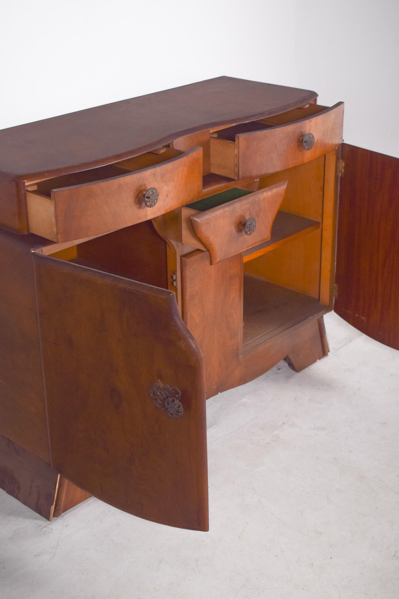 Antike englische Art Deco Anrichte (Holz) im Angebot