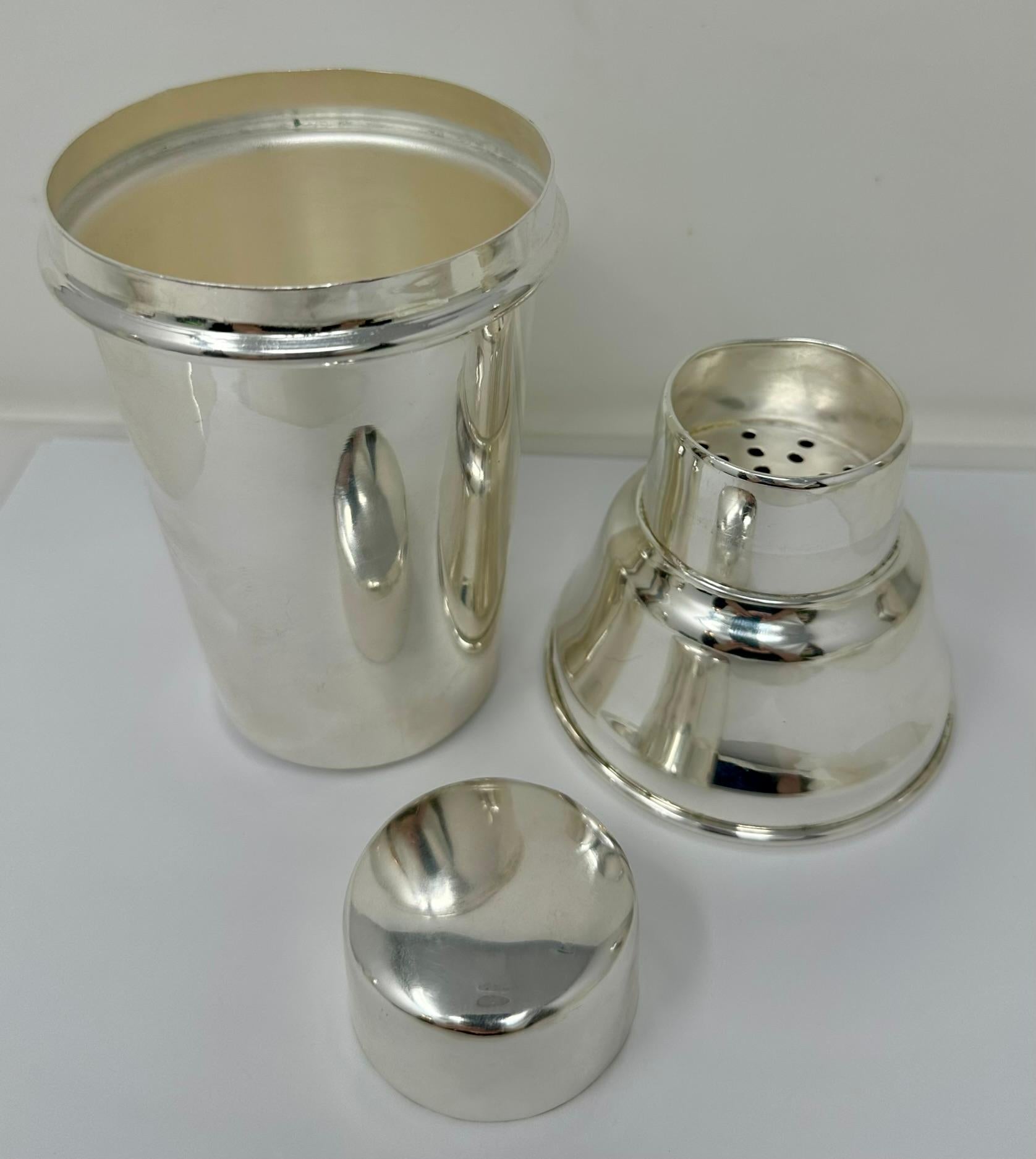 20th Century Antique English Art Deco Silver-Plated Cocktail Shaker, Circa 1910. For Sale