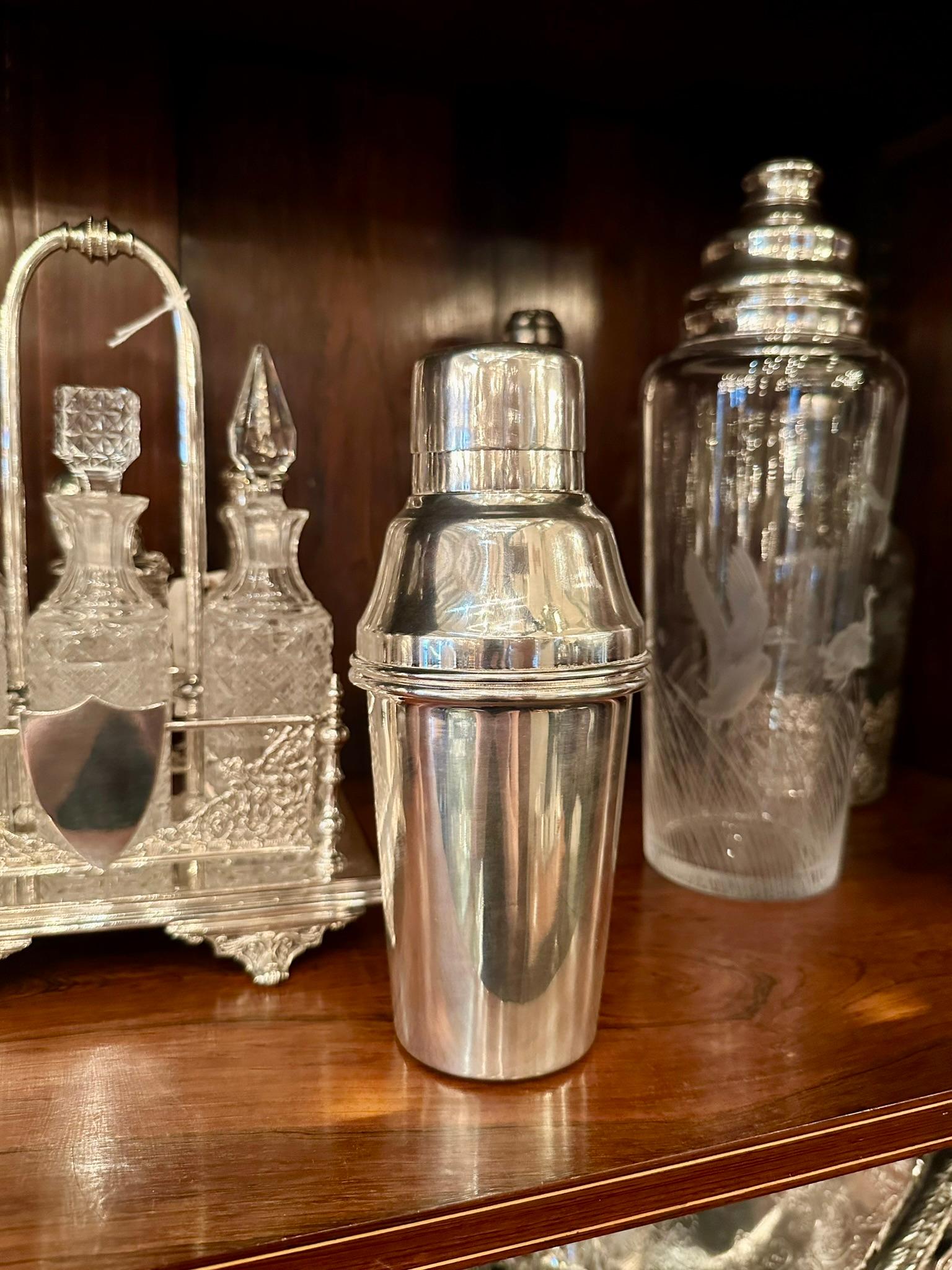 Antique English Art Deco Silver-Plated Cocktail Shaker, Circa 1910. For Sale 2